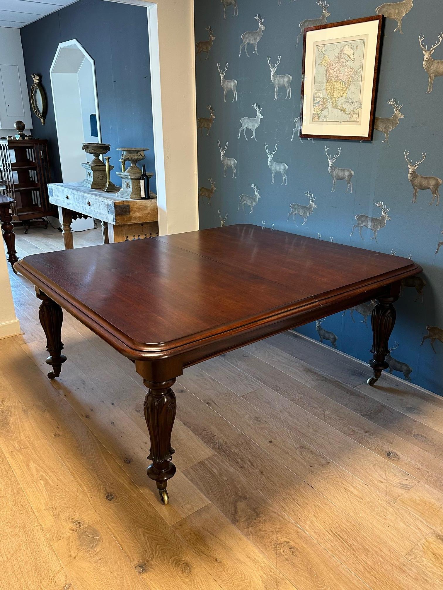 Georgian antique mahogany table with extra original intermediate leaf. Beautiful walnut with warm color. The table can be slid apart to put the extra leaf in. Beautiful large stylish table and super quality

Origin: England
Period: Ca. 1830
Size:
