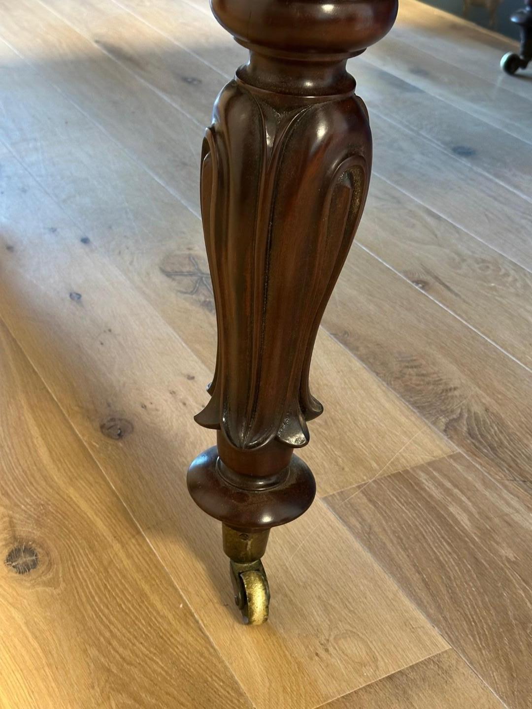 Large Georgian dining table Bon état - En vente à Eindhoven, NL