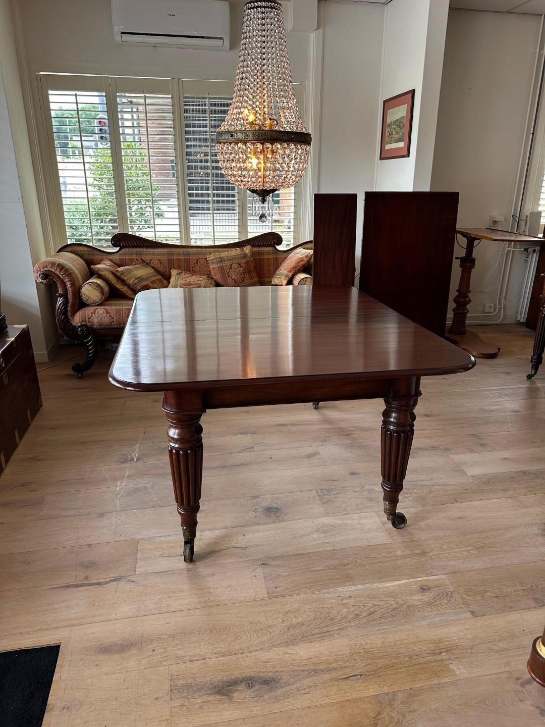 Large Georgian dining table In Good Condition For Sale In Eindhoven, NL