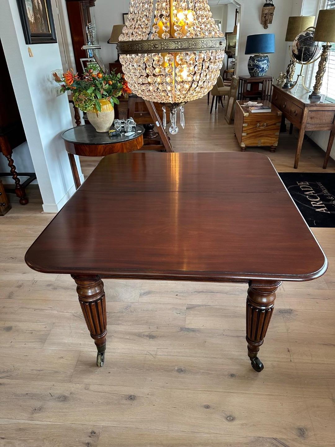 Mahogany Large Georgian dining table For Sale
