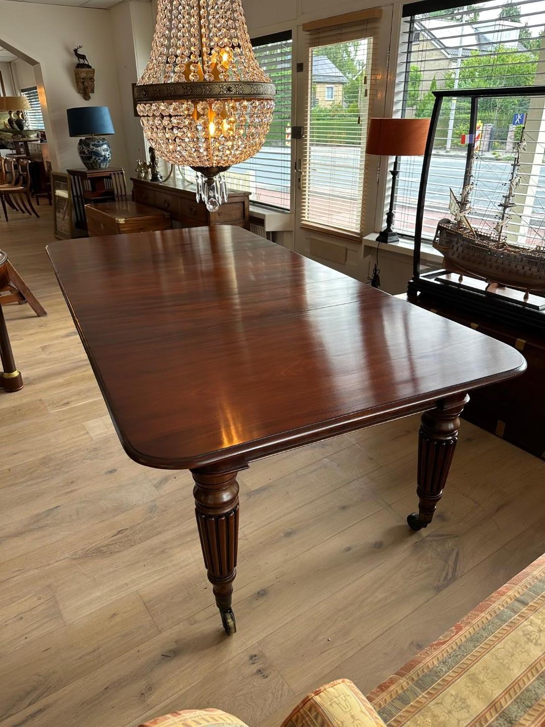 Large Georgian dining table For Sale 3