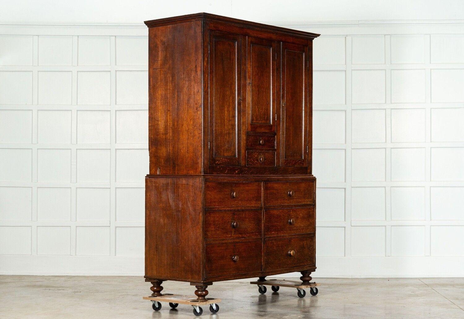 Large Georgian English Oak Linen Press Cupboard In Good Condition For Sale In Staffordshire, GB