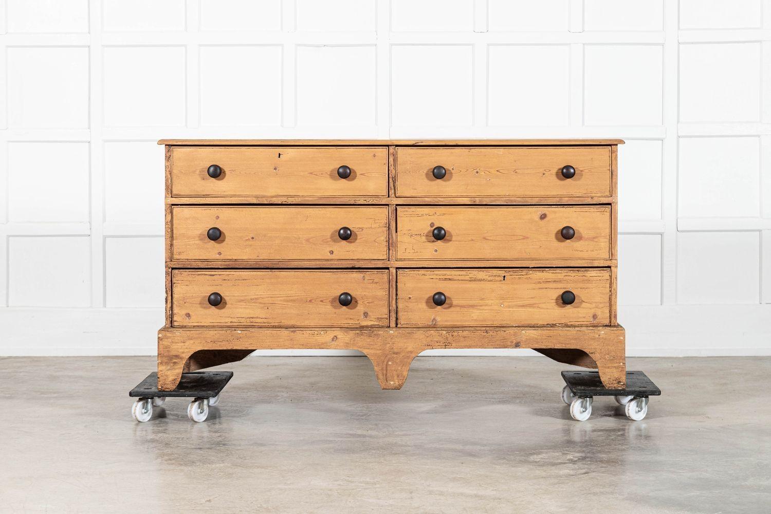 circa 1820
Large Georgian English Pine Bank Drawers / Counter
sku 1984
W157 x D47 x H85 cm
Weight 60 kg