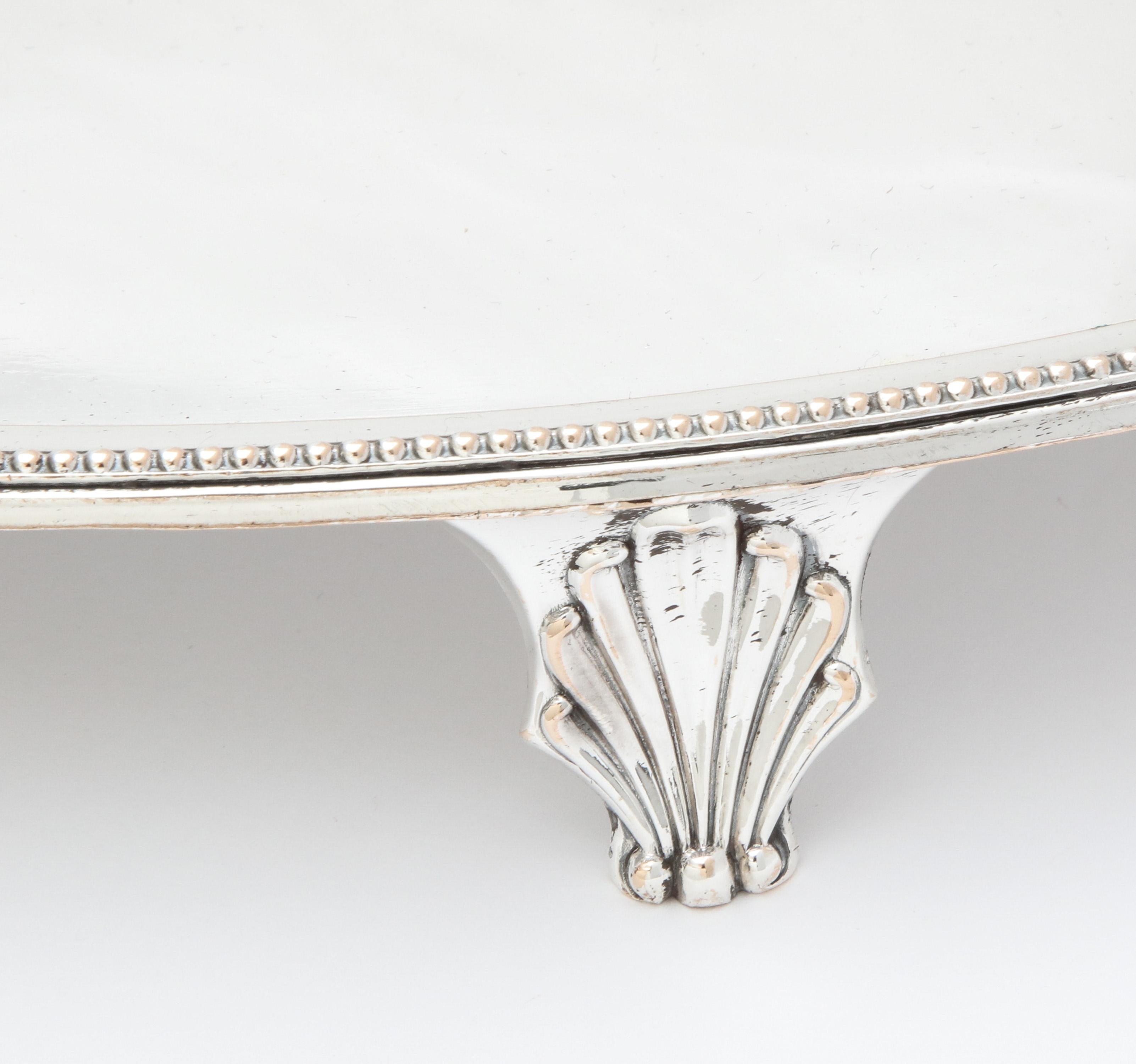 Large Georgian 'George III' Sheffield Plated Footed Tray with Coat of Arms In Good Condition For Sale In New York, NY