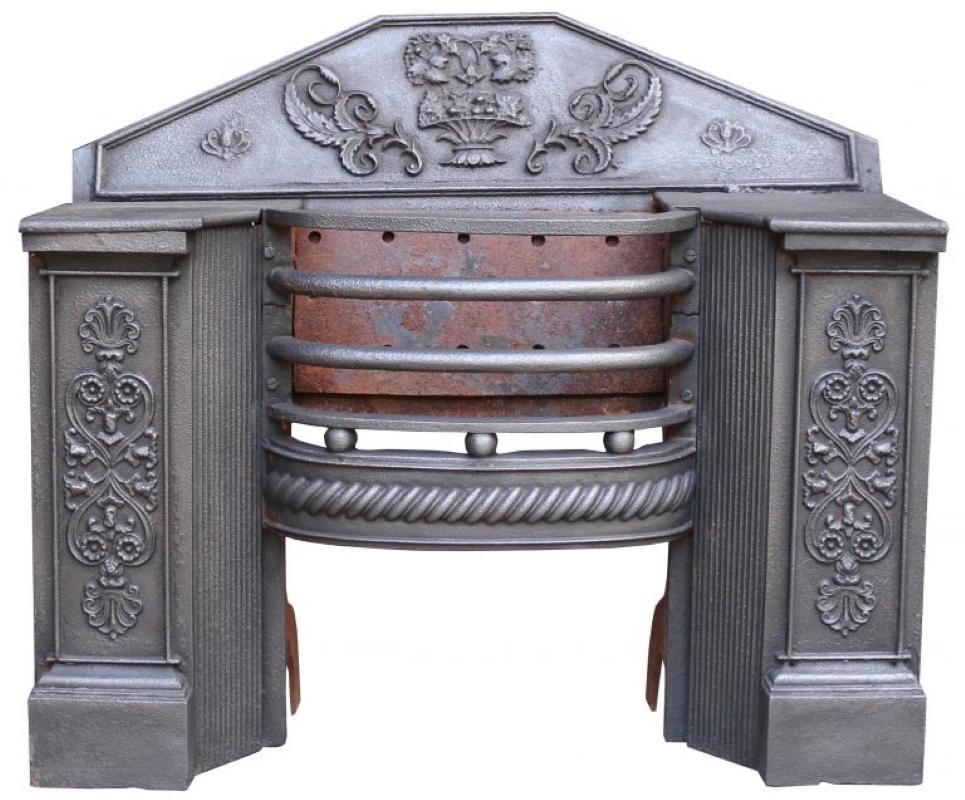 18th Century Large Georgian Iron Hob Grate For Sale