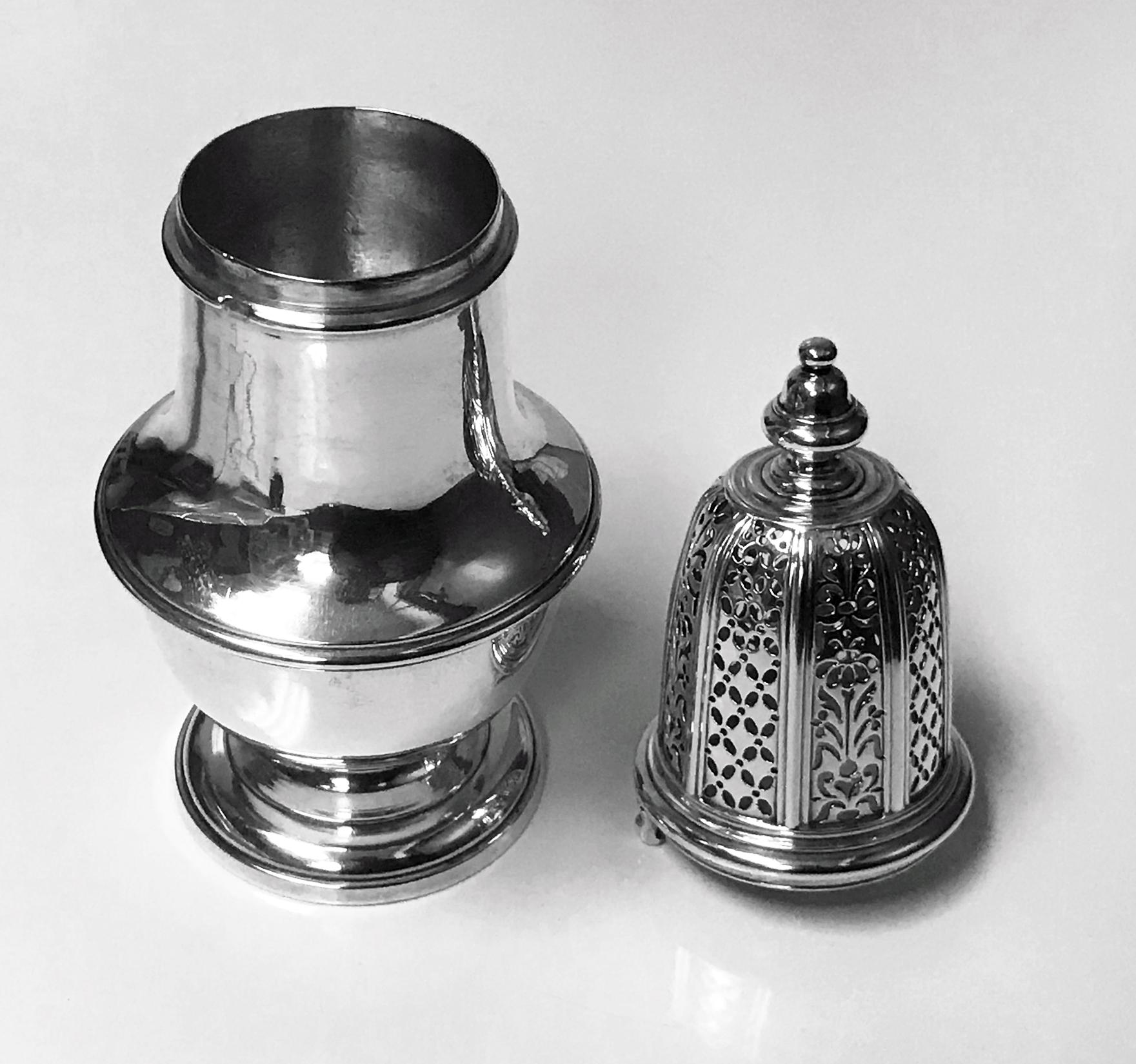 Large Georgian John Chartier Silver Muffineer Sugar Caster, London, 1729 In Good Condition In Toronto, Ontario