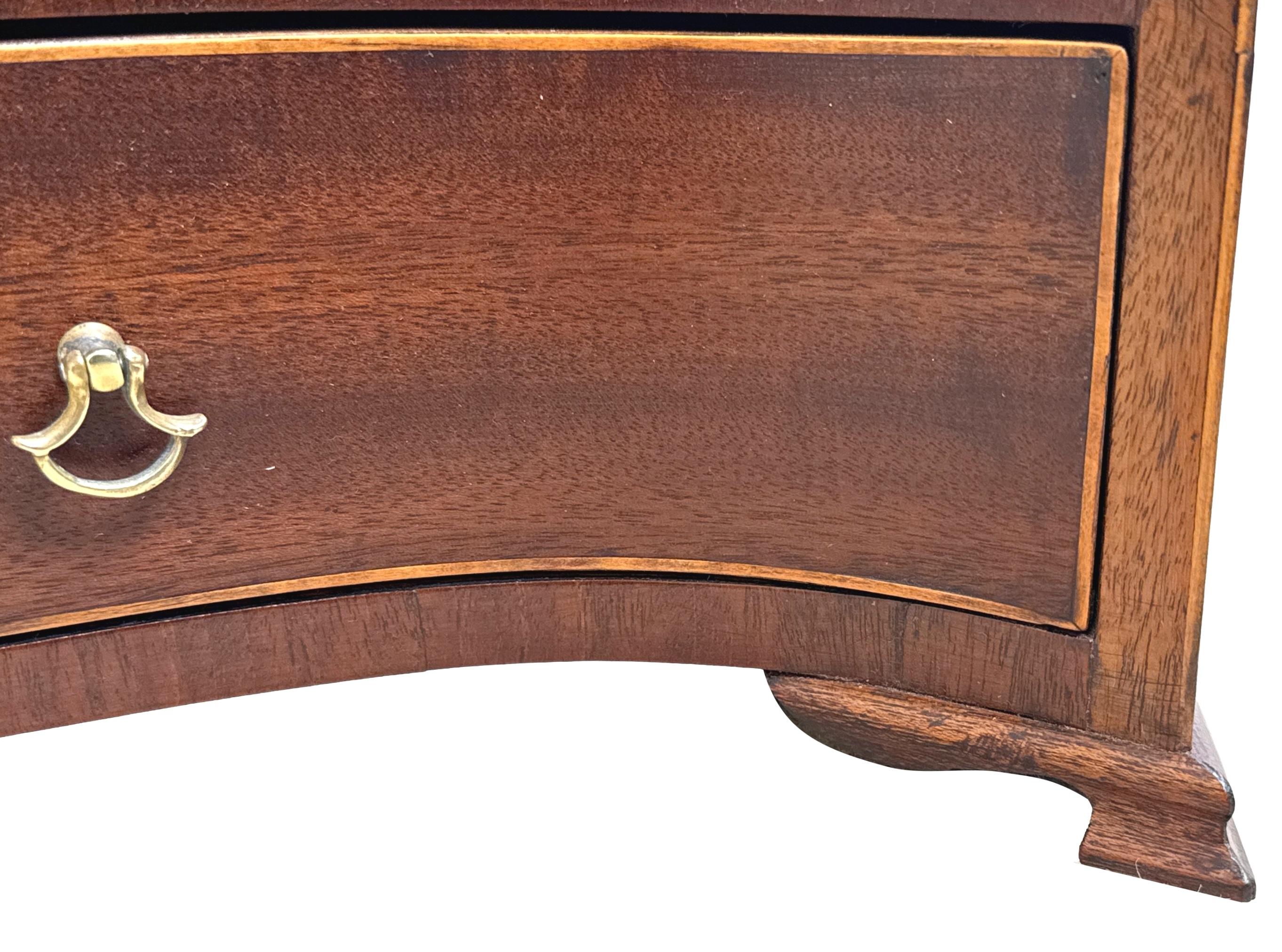 Large Georgian Mahogany Serpentine Dressing Table Mirror Inglés en venta