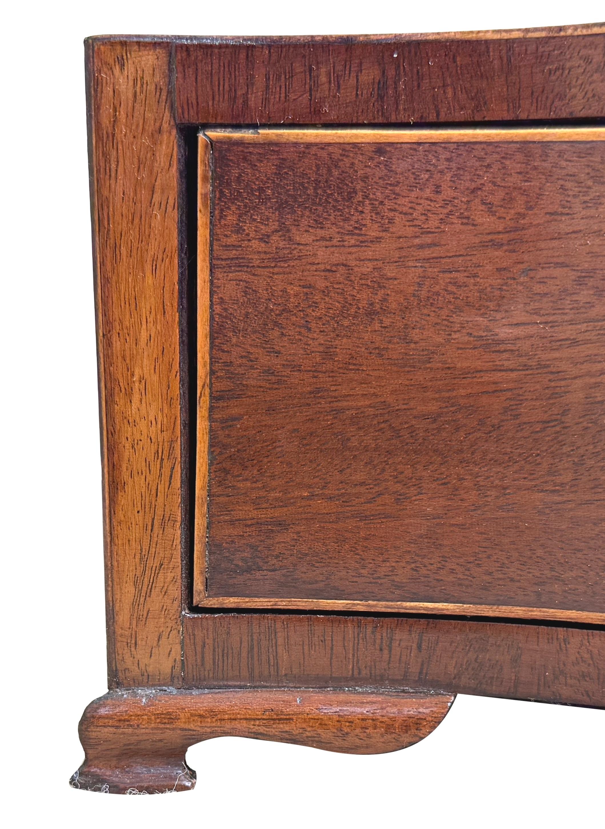 Large Georgian Mahogany Serpentine Dressing Table Mirror Caoba en venta