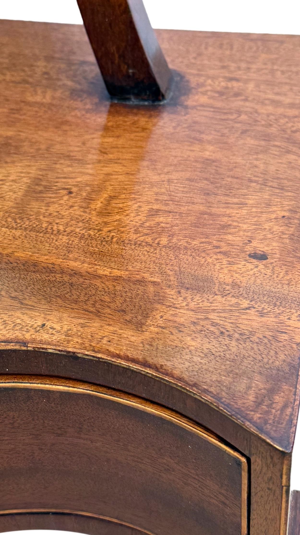 Large Georgian Mahogany Serpentine Dressing Table Mirror en venta 1