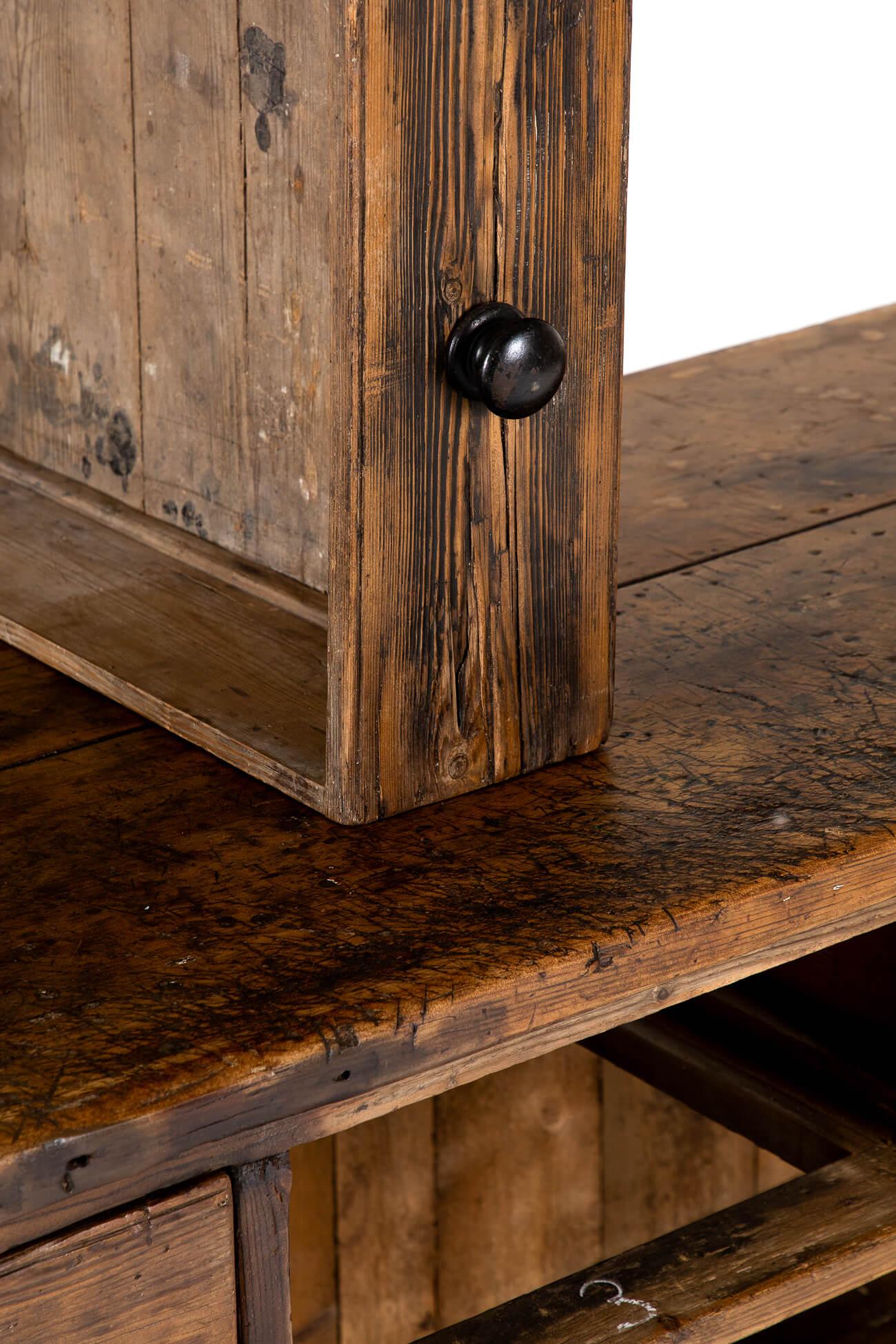 Grand buffet géorgien en Oak Oak en vente 3