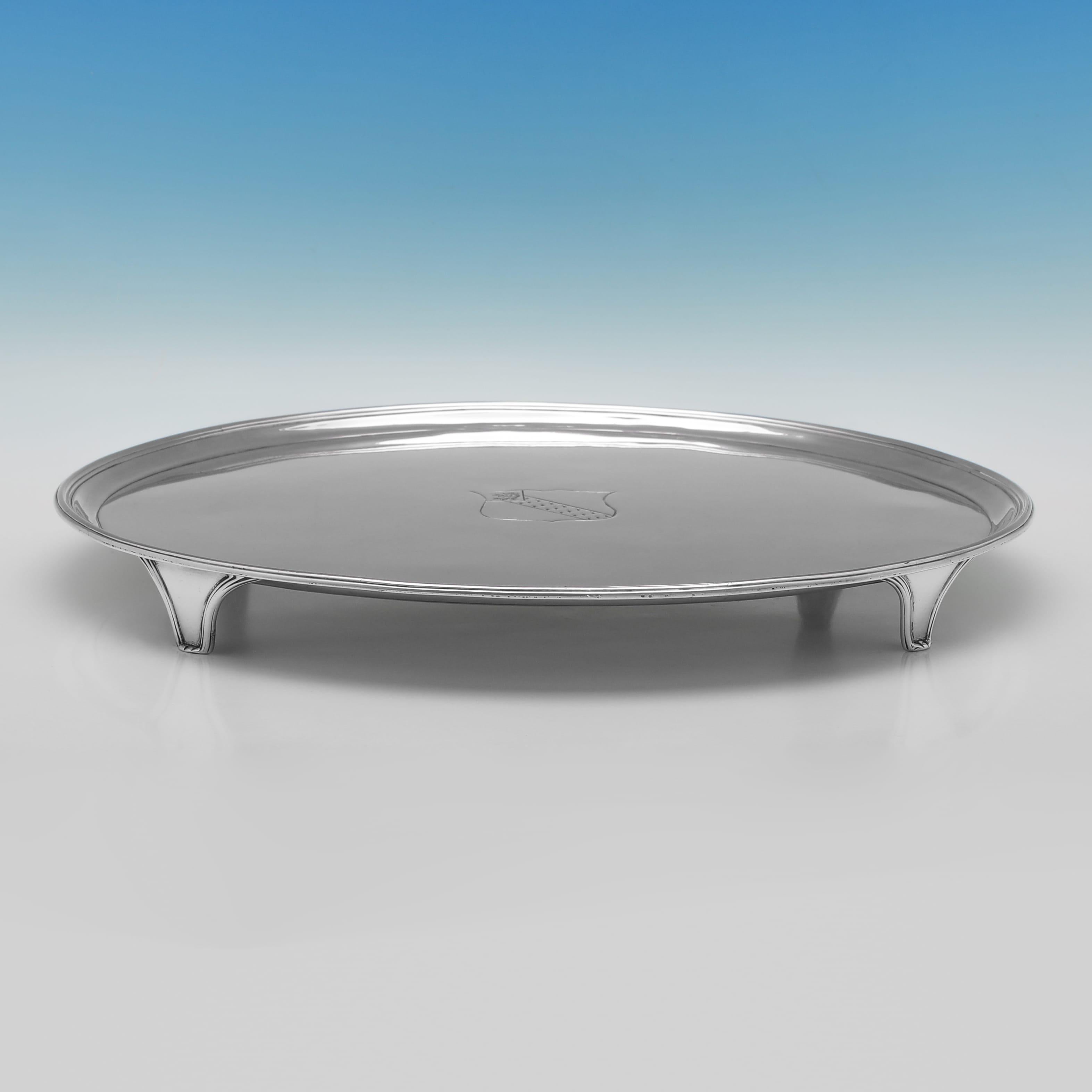 George III Grand saloir géorgien en argent massif - 16,25 pouces de diamètre - fabriqué en 1792 en vente