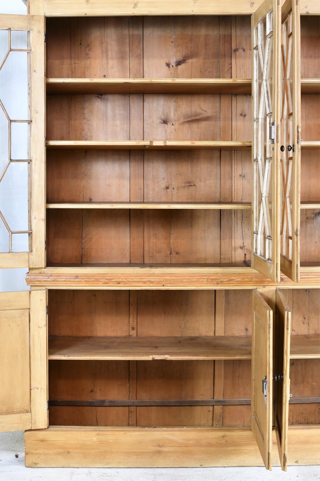 Large Georgian Style English Pine Bookcase/Display Cabinet, c. 1890 and later In Good Condition In Miami, FL