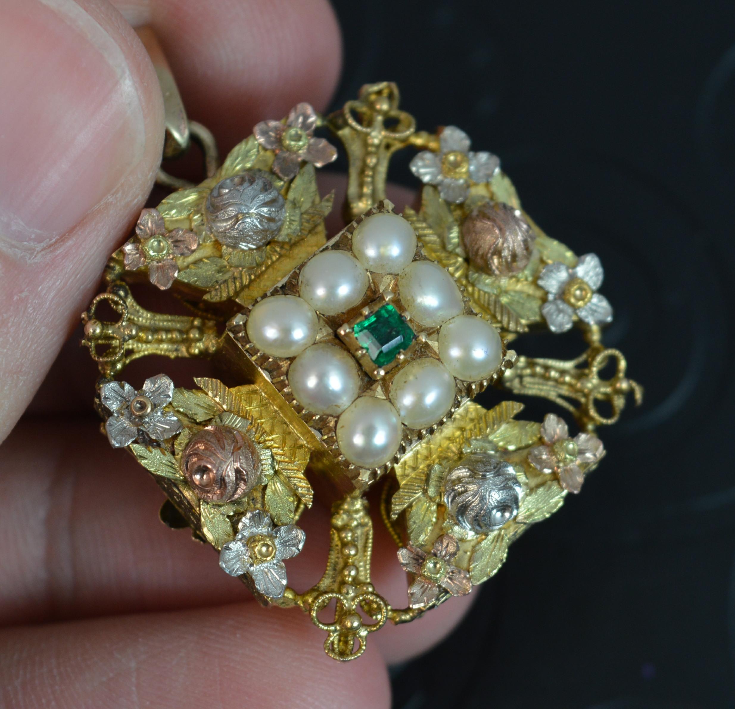 Large Georgian Tri Gold Emerald and Pearl Pendant, circa 1780 4
