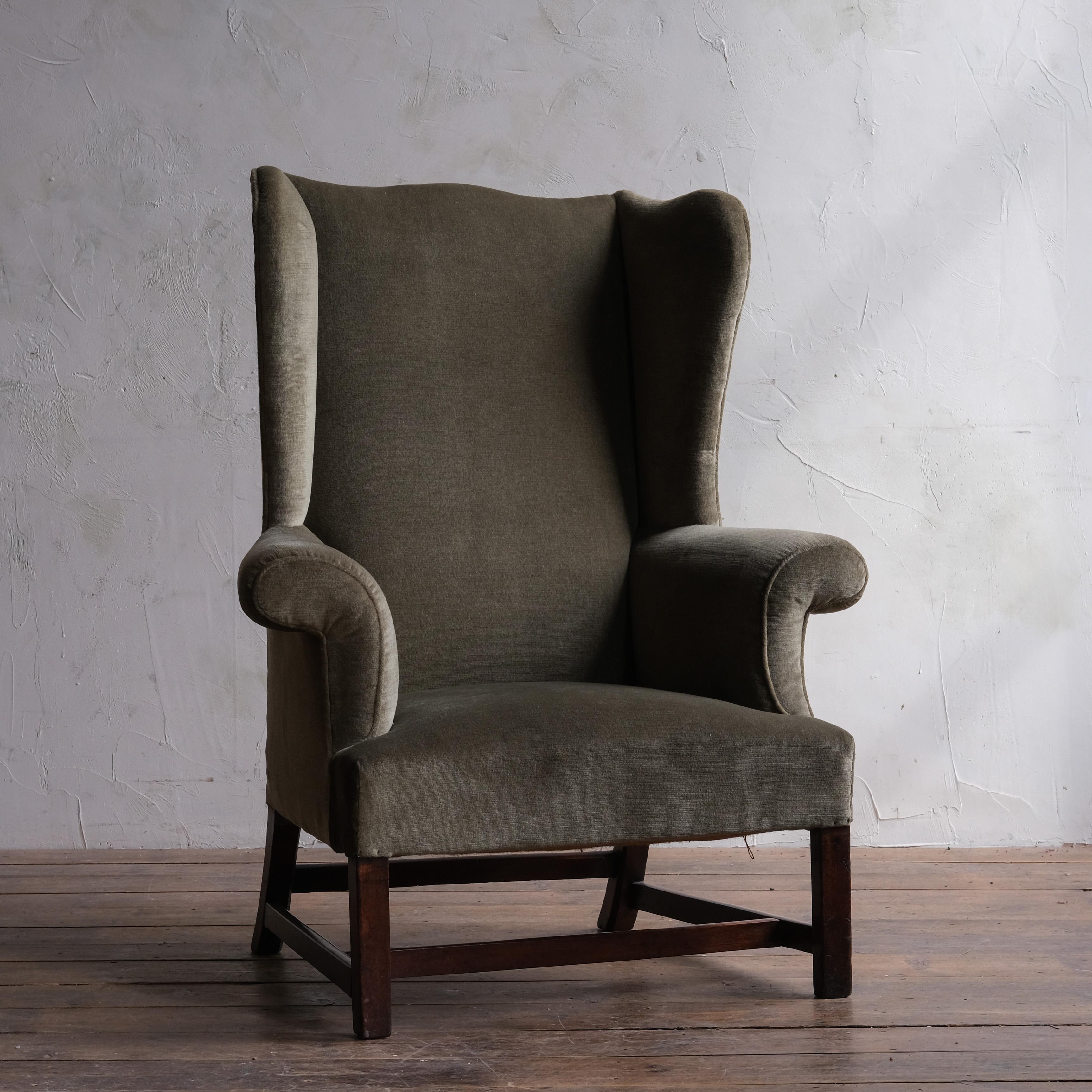 A large Georgian wingback armchair. Raised on mahogany legs and upholstered some time ago in green velvet. The fabric is in good ready to use order. 

 

 

Measures: 90cm wide

77cm deep

119cm high

43cm seat height.