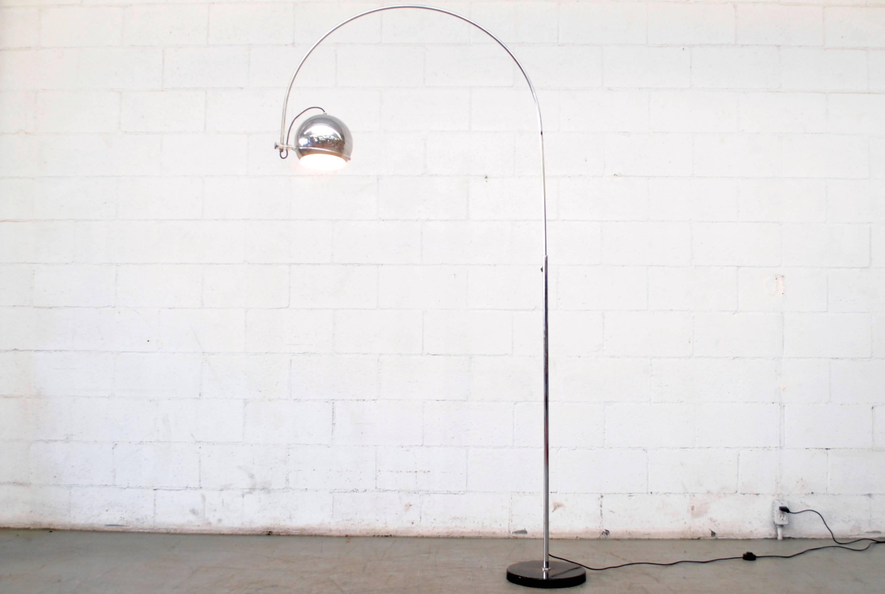 Large Gepo Standing Chrome Arc Lamp In Good Condition In Los Angeles, CA