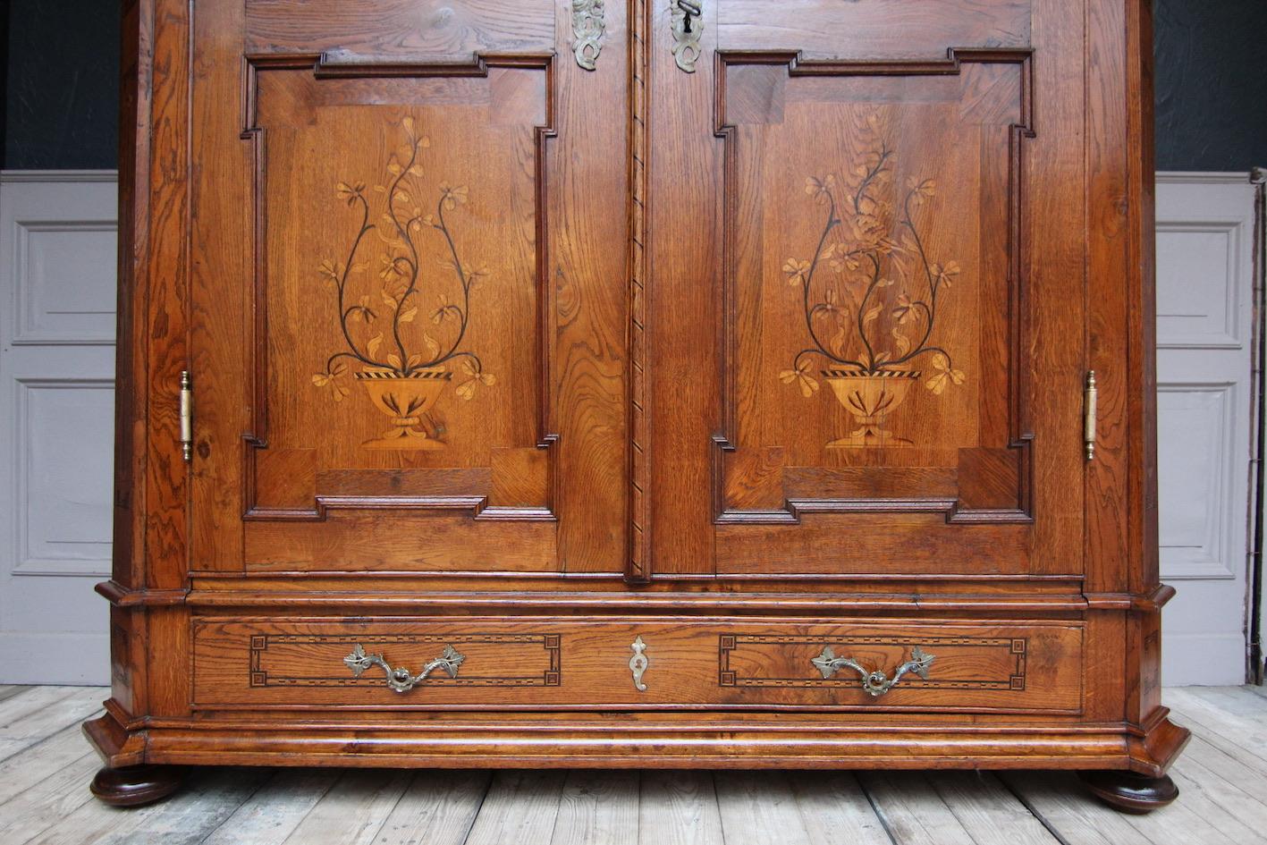 Large German 19th Century Oak Cabinet with Marquetry 8
