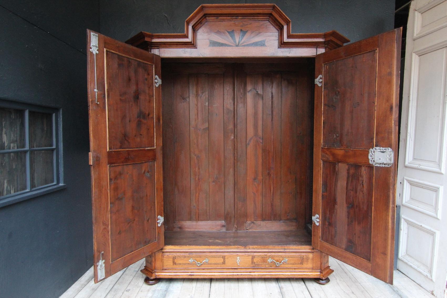 Large German 19th Century Oak Cabinet with Marquetry 13