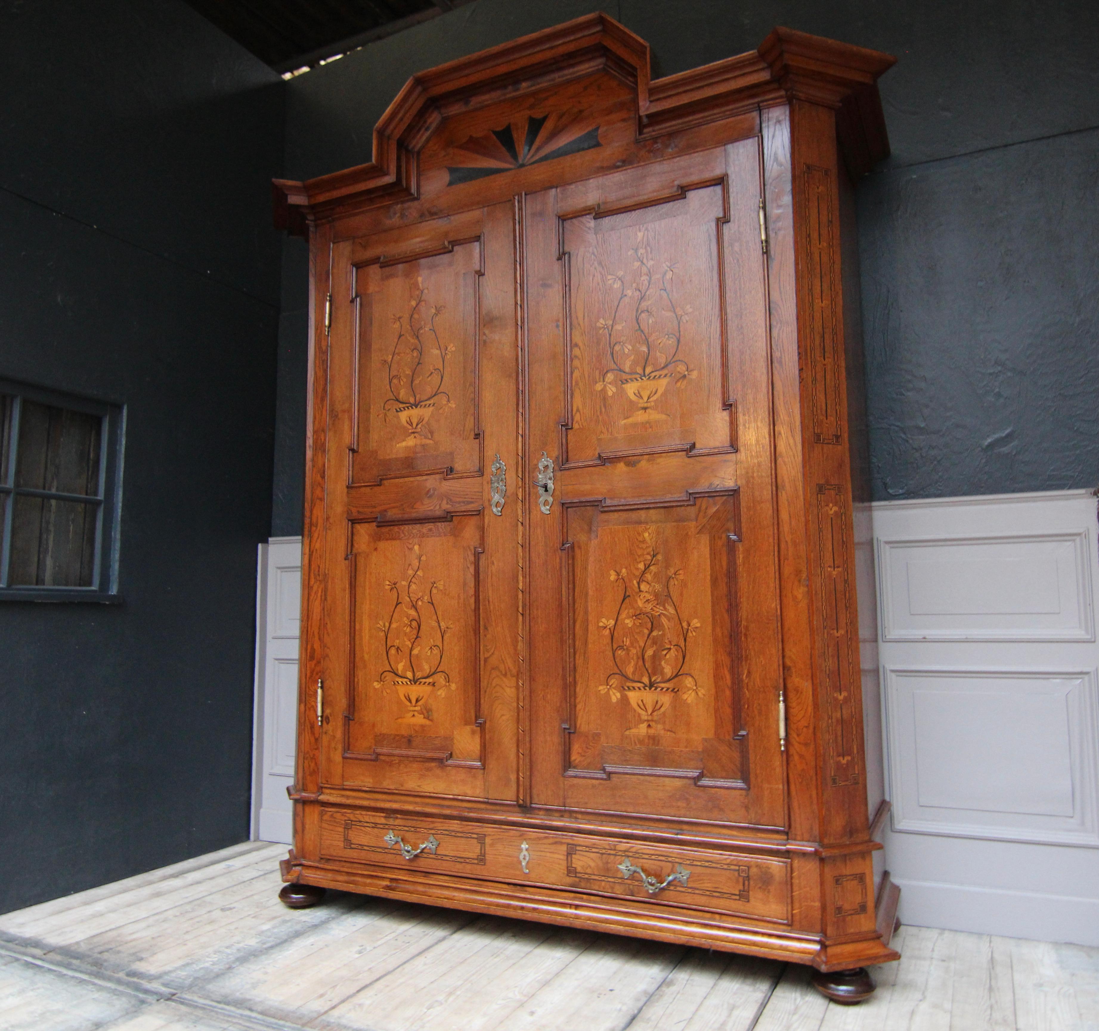 Large German 19th Century Oak Cabinet with Marquetry 1
