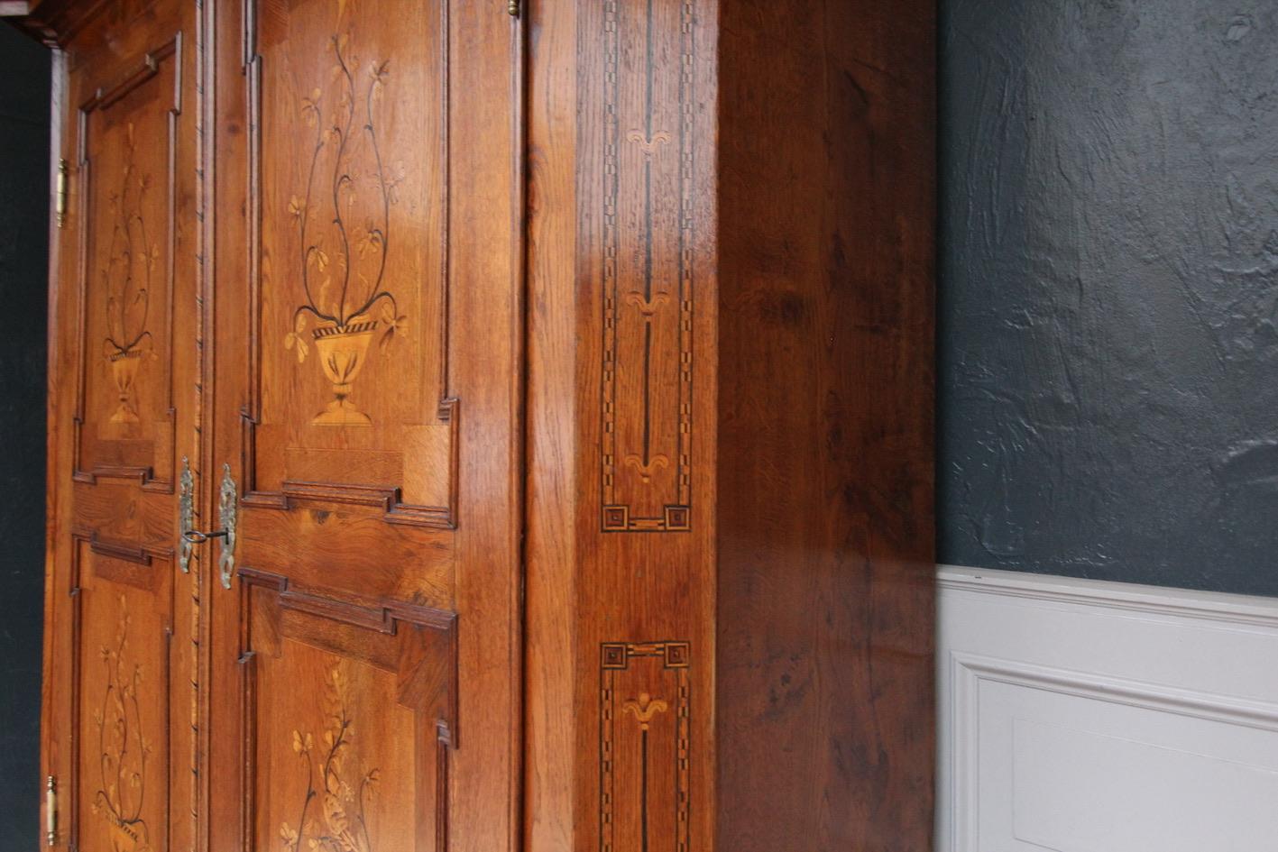 Large German 19th Century Oak Cabinet with Marquetry 3