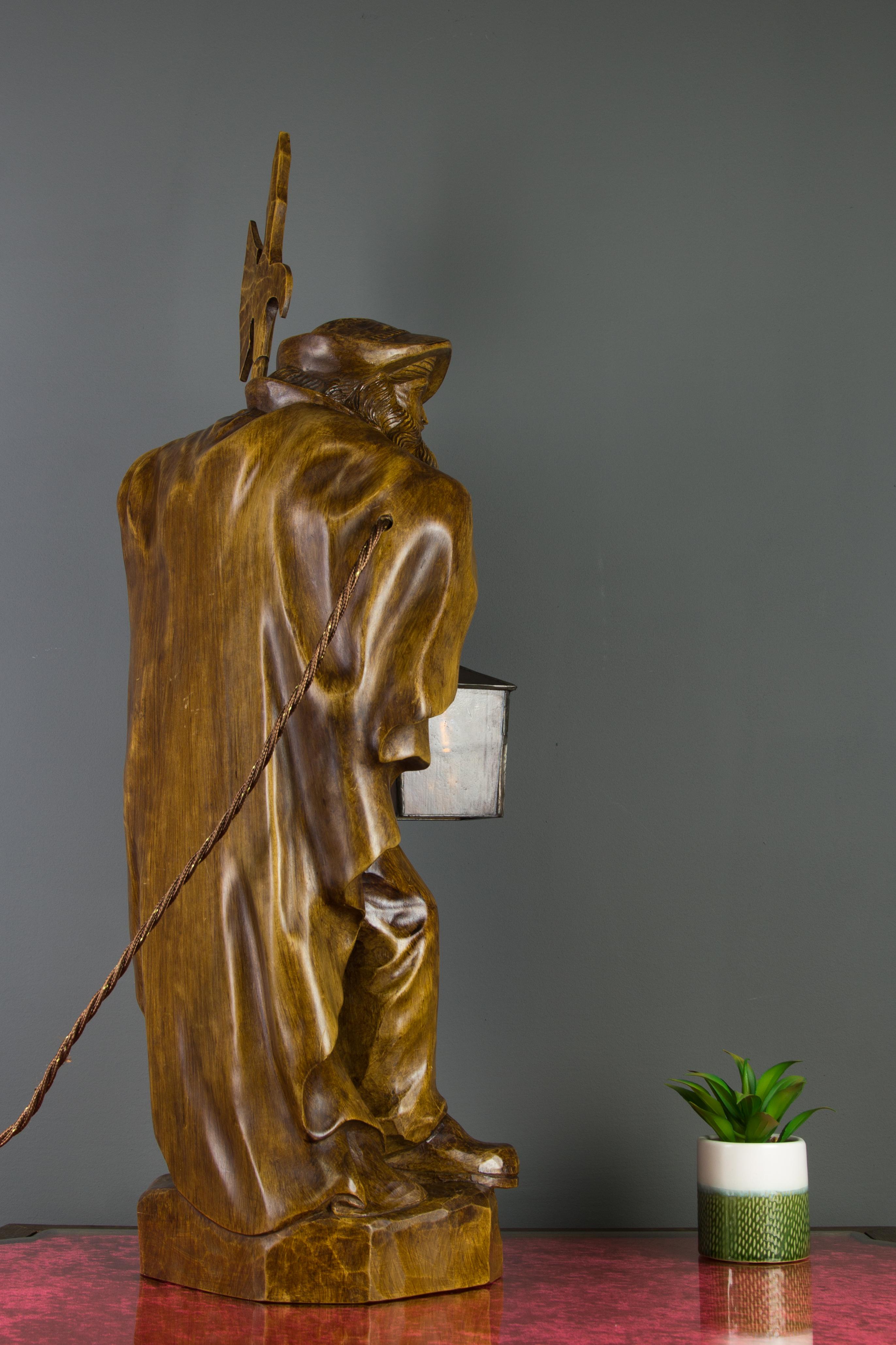 Large German Hand Carved Wooden Sculpture Lamp Night Watchman with Lantern In Good Condition For Sale In Barntrup, DE