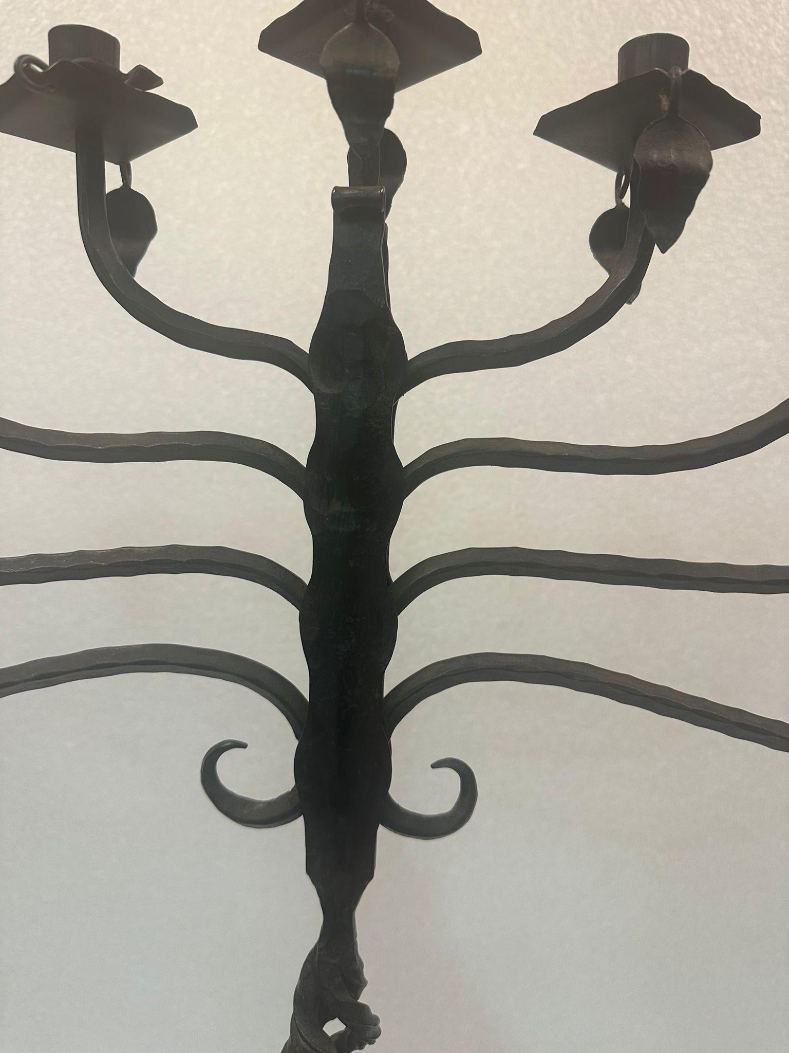Ferronnerie Grande lampe Hanukkah Arts and Crafts allemande en vente