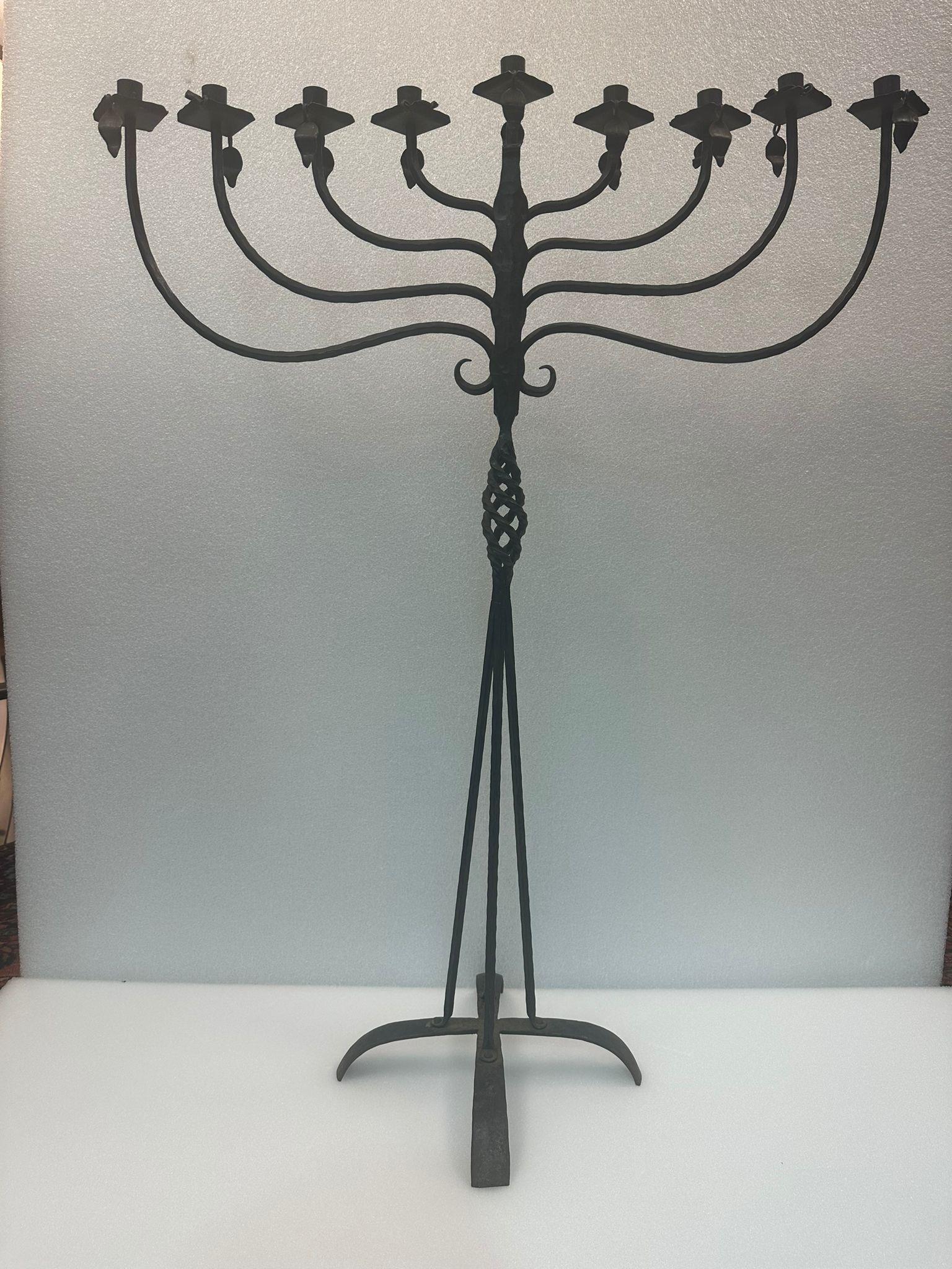 Fer Grande lampe Hanukkah Arts and Crafts allemande en vente