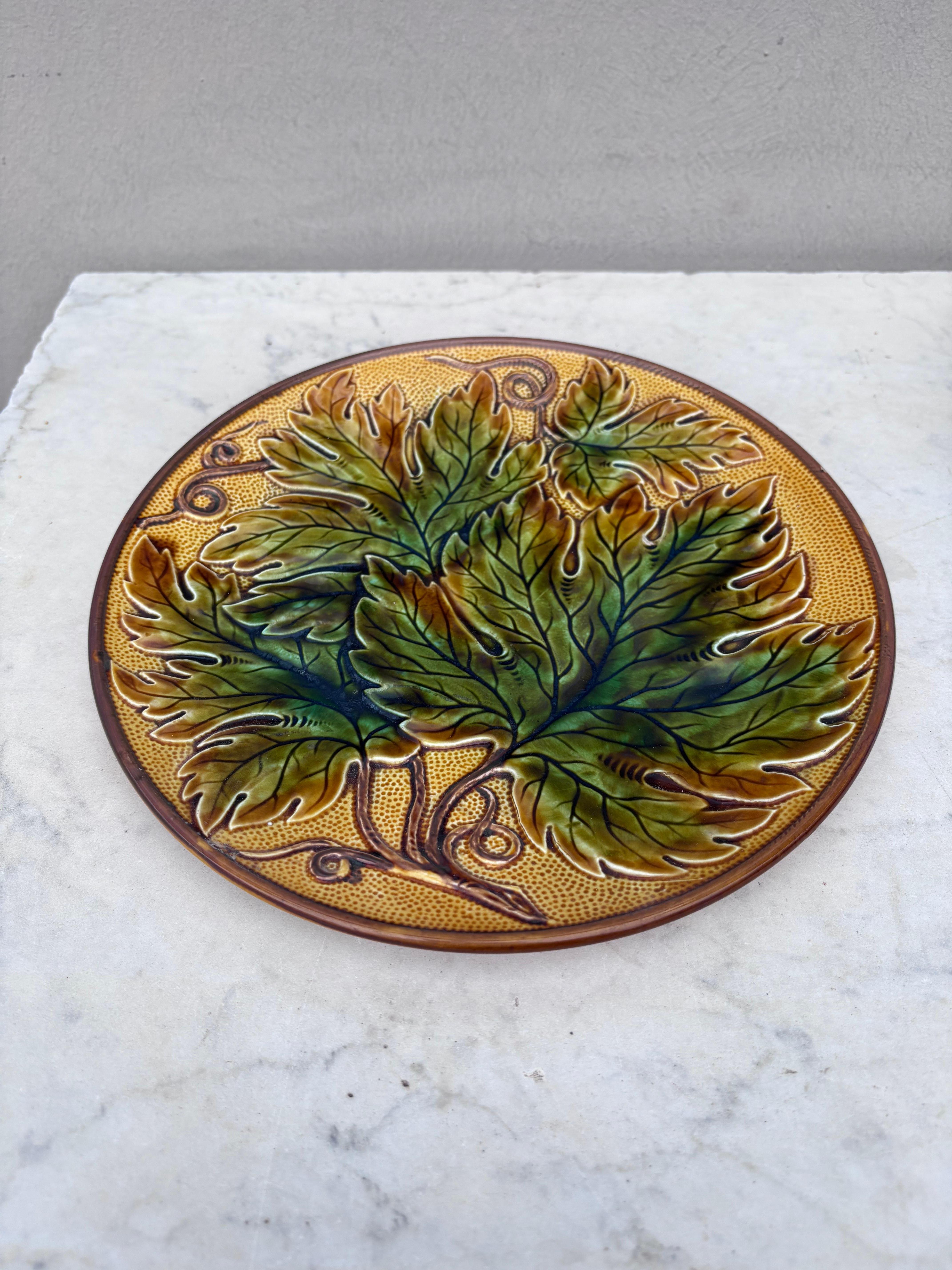 Large German Majolica Leaf Plate, Circa 1900 In Good Condition For Sale In Austin, TX