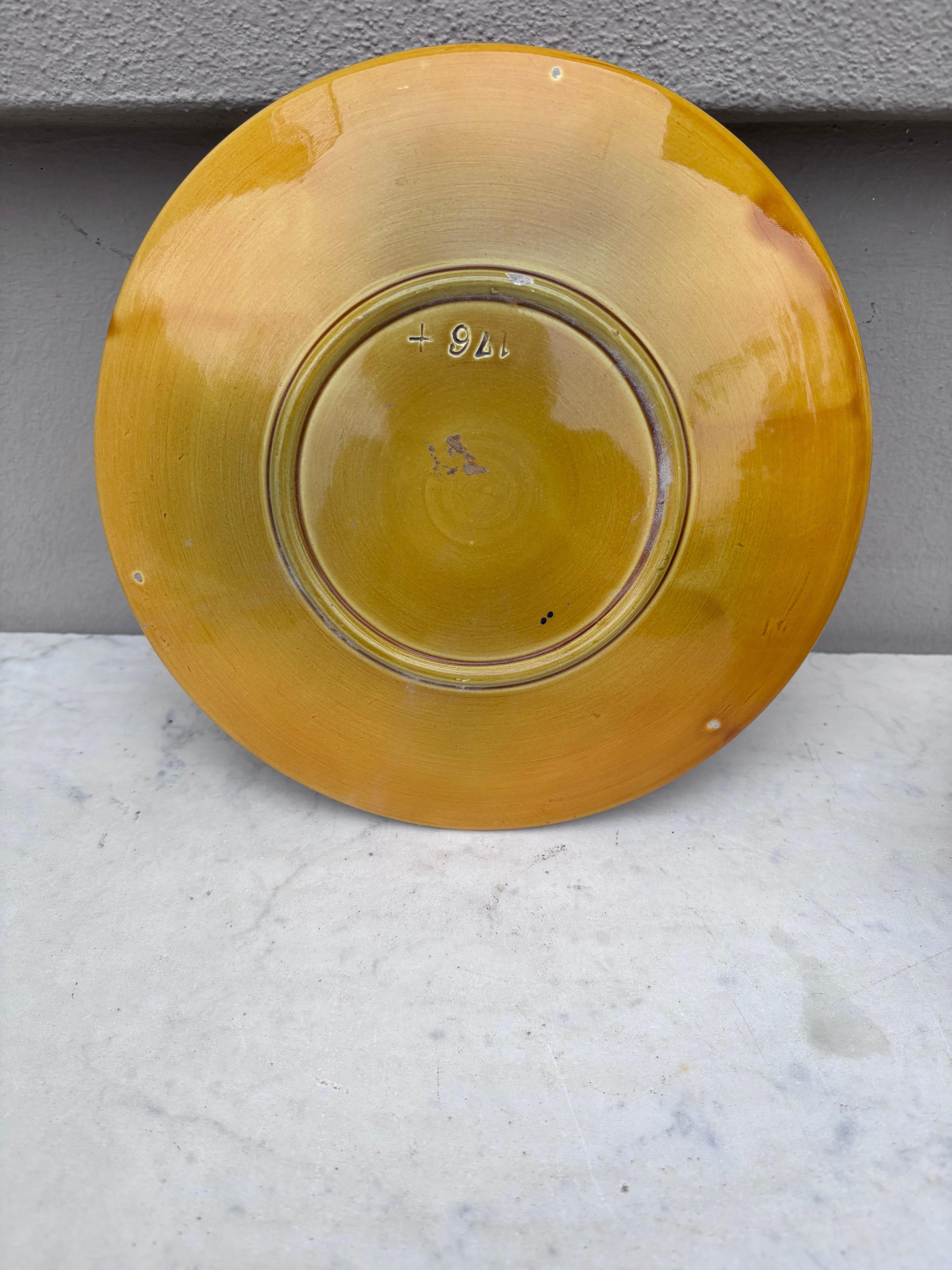 Early 20th Century Large German Majolica Leaf Plate, Circa 1900 For Sale