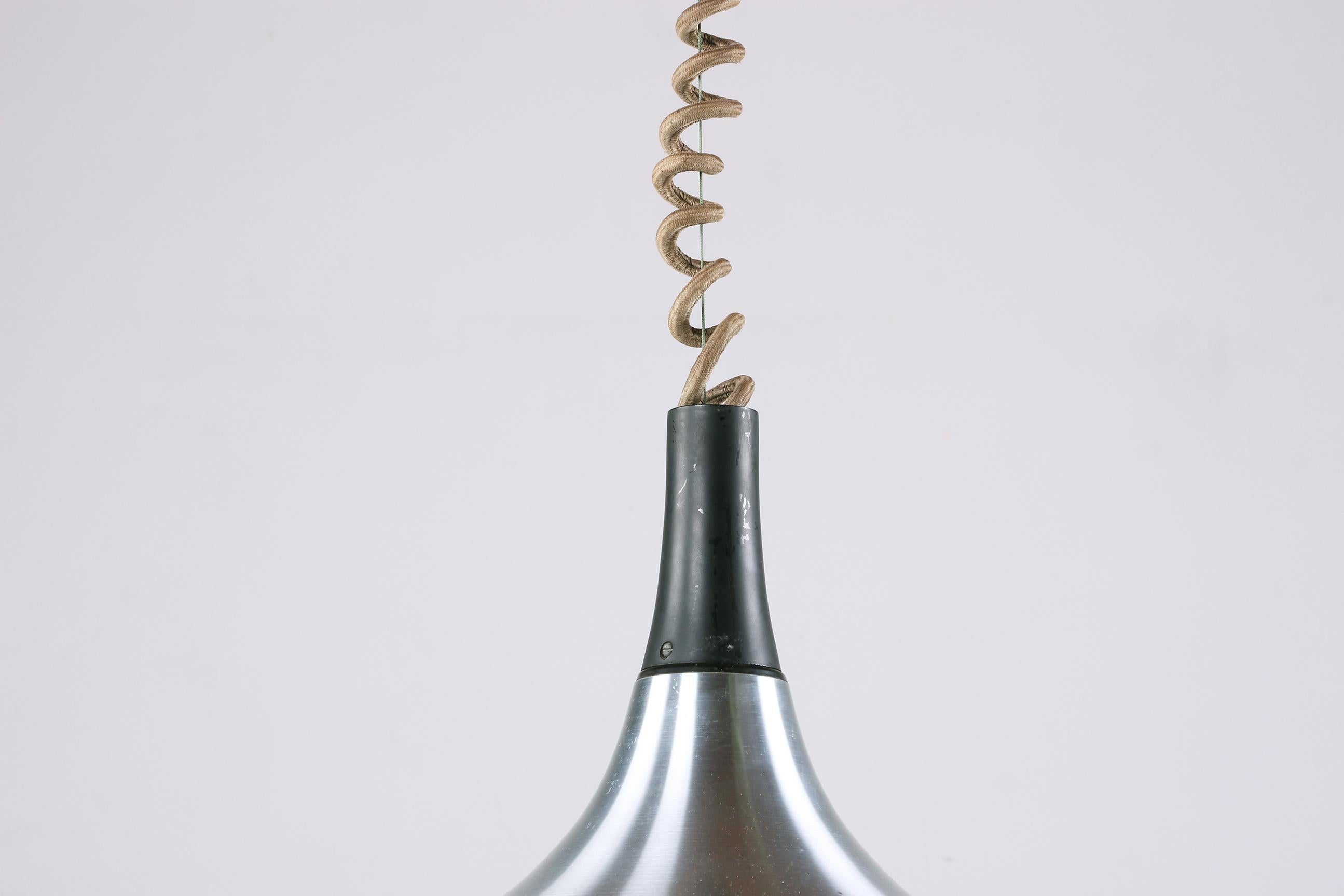 Grande lampada a sospensione tedesca in metallo cromato, modello Tulip di Erco 1960. in vendita 6