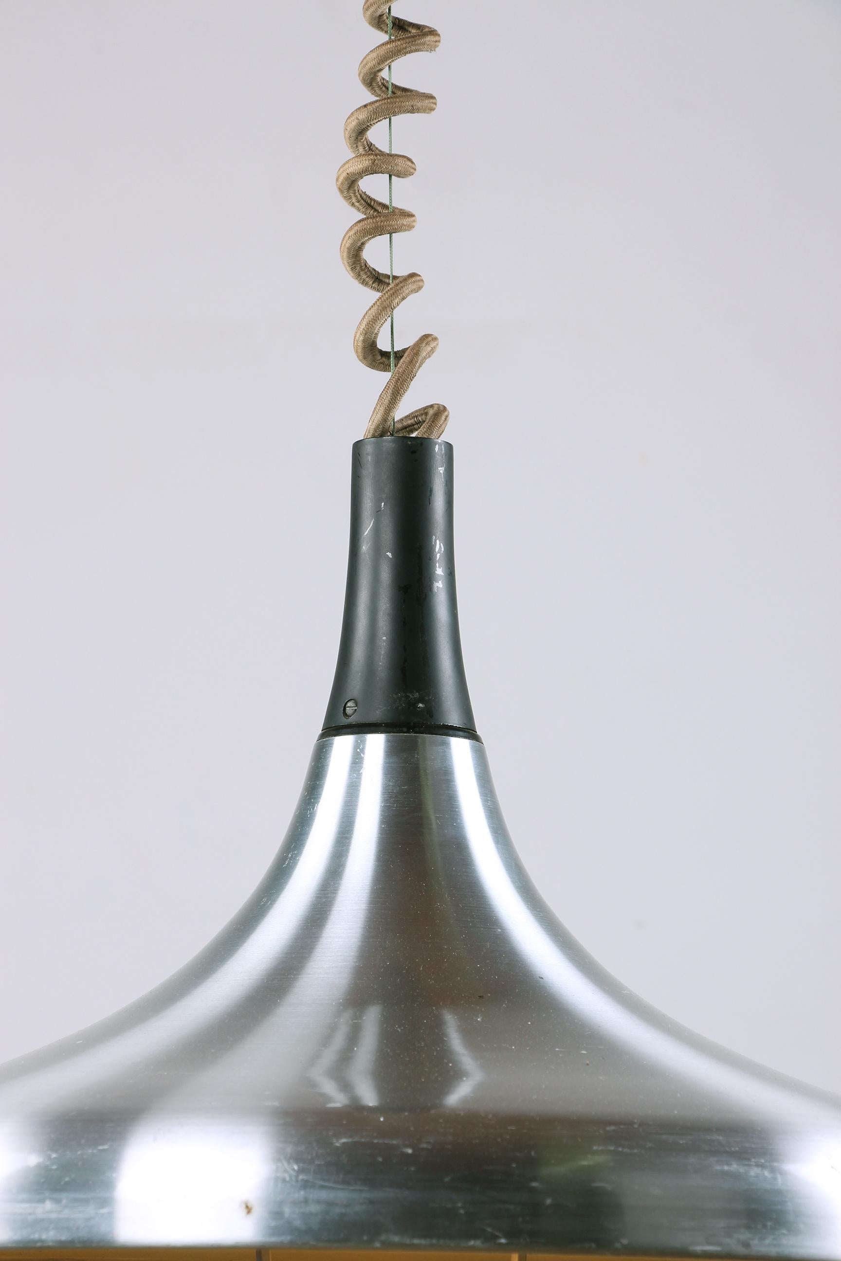 Grande lampada a sospensione tedesca in metallo cromato, modello Tulip di Erco 1960. in vendita 7