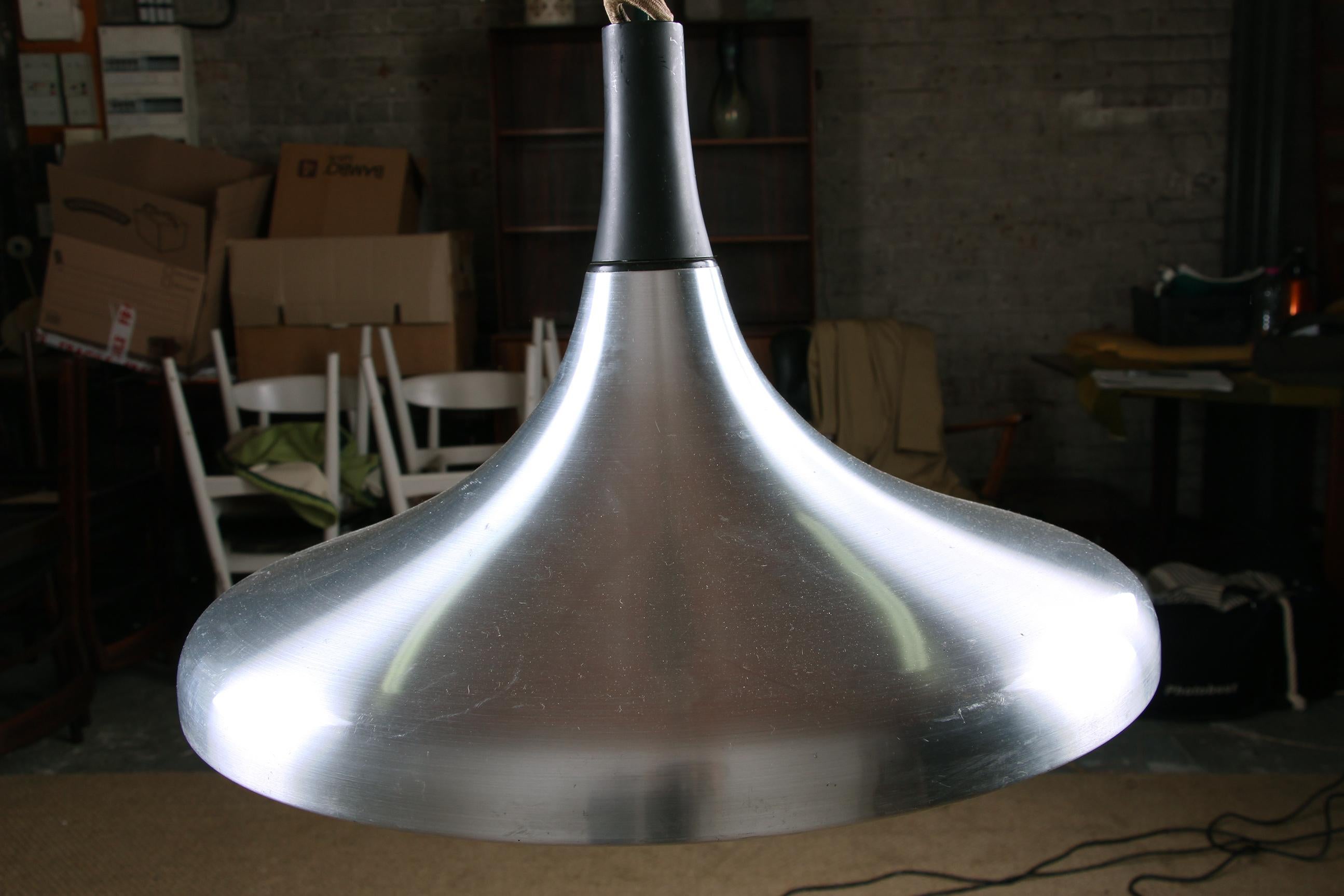 Grande lampada a sospensione tedesca in metallo cromato, modello Tulip di Erco 1960. in vendita 8