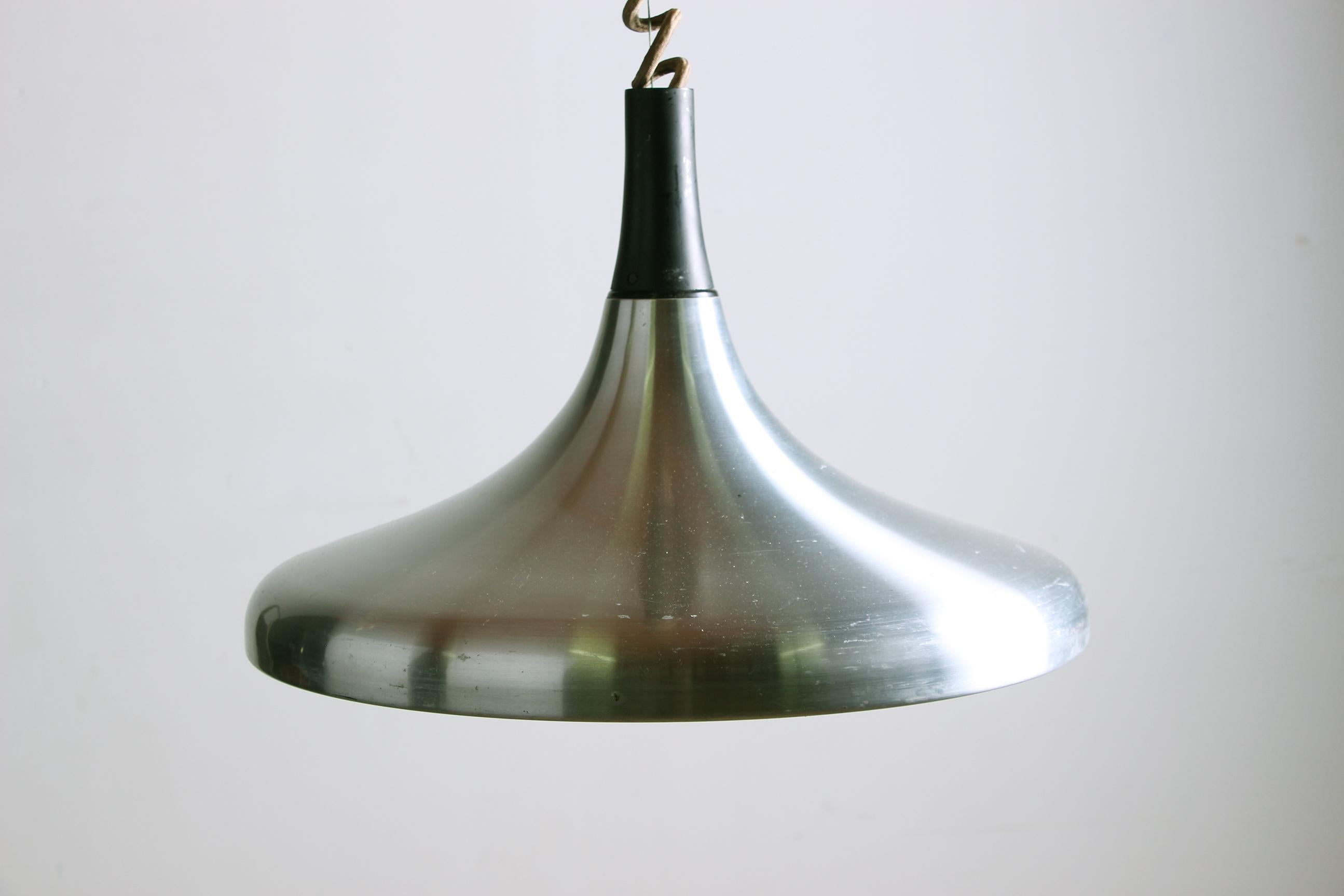 Scandinavo moderno Grande lampada a sospensione tedesca in metallo cromato, modello Tulip di Erco 1960. in vendita