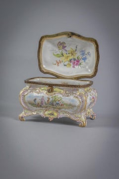 Grand coffret en porcelaine allemande en forme de bombe, vers 1890