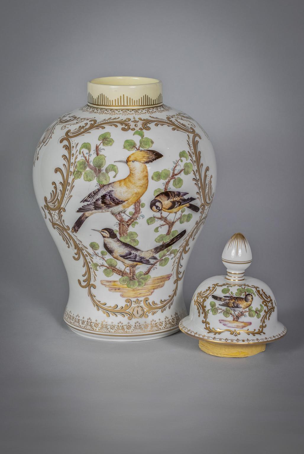 Große Vase aus deutschem Porzellan mit Deckel, um 1890 (Deutsch) im Angebot