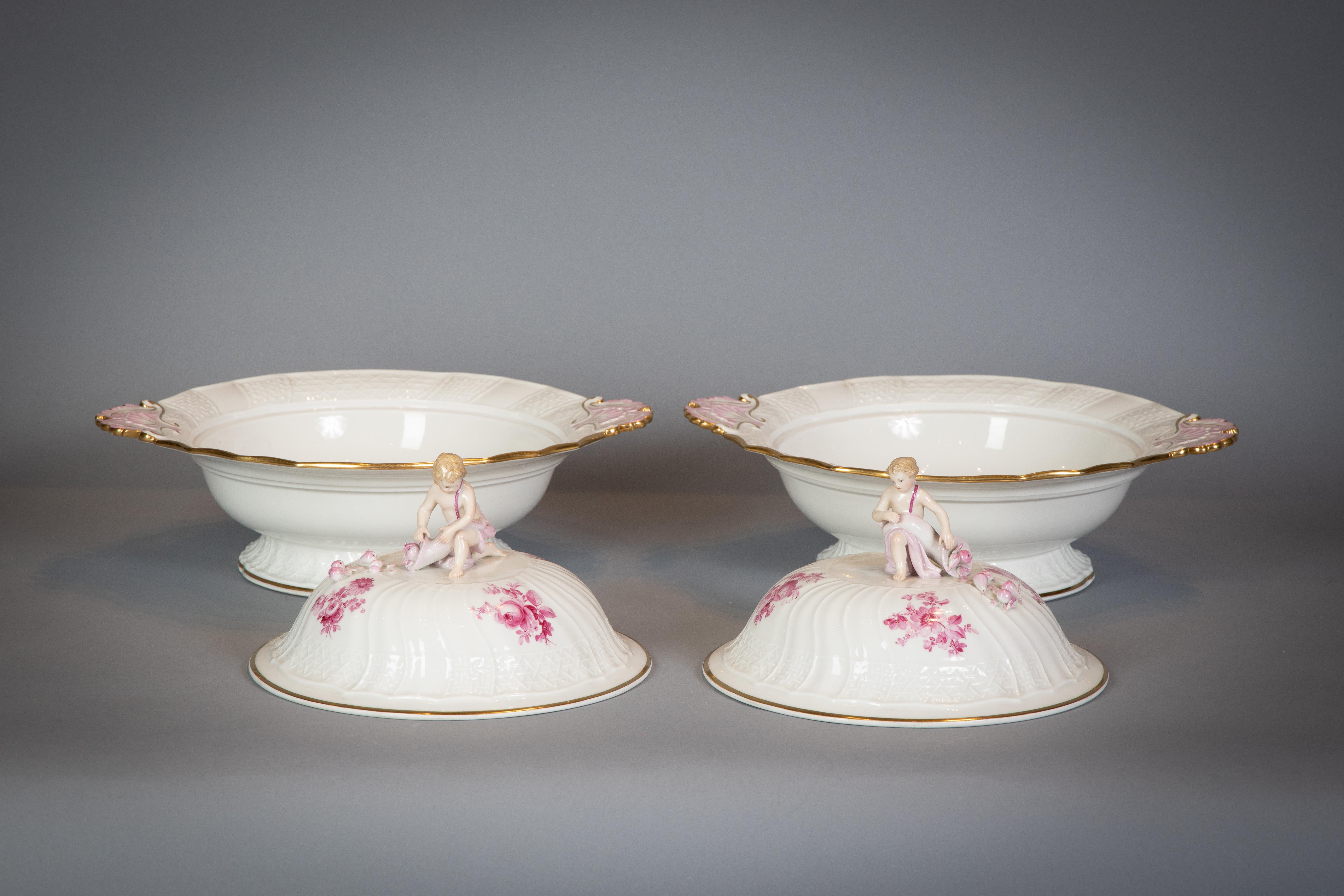 Large German Porcelain Dinner Service, Meissen, circa 1875 For Sale 7