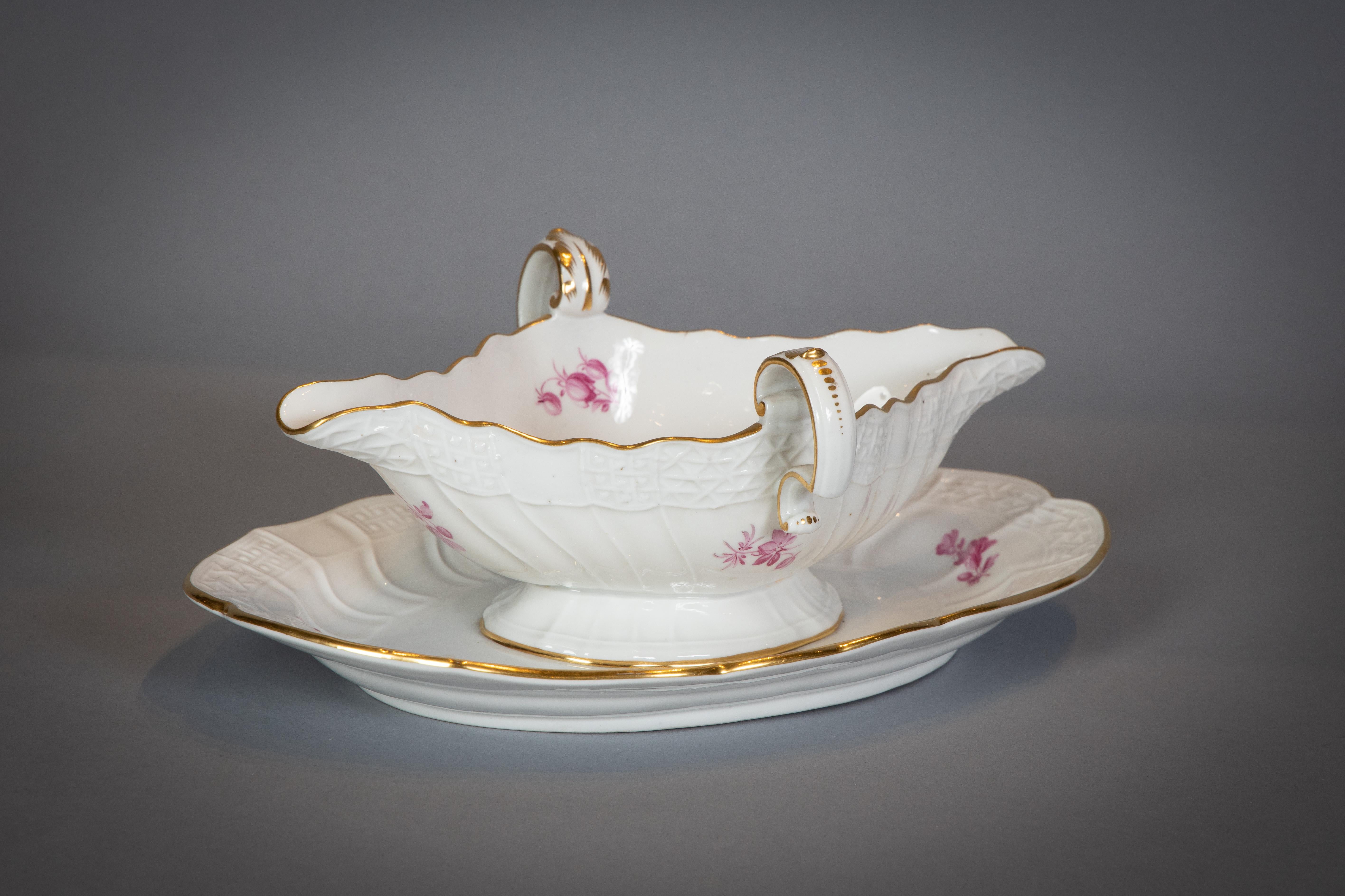 Grand service de table en porcelaine allemande, Meissen, vers 1875 en vente 9