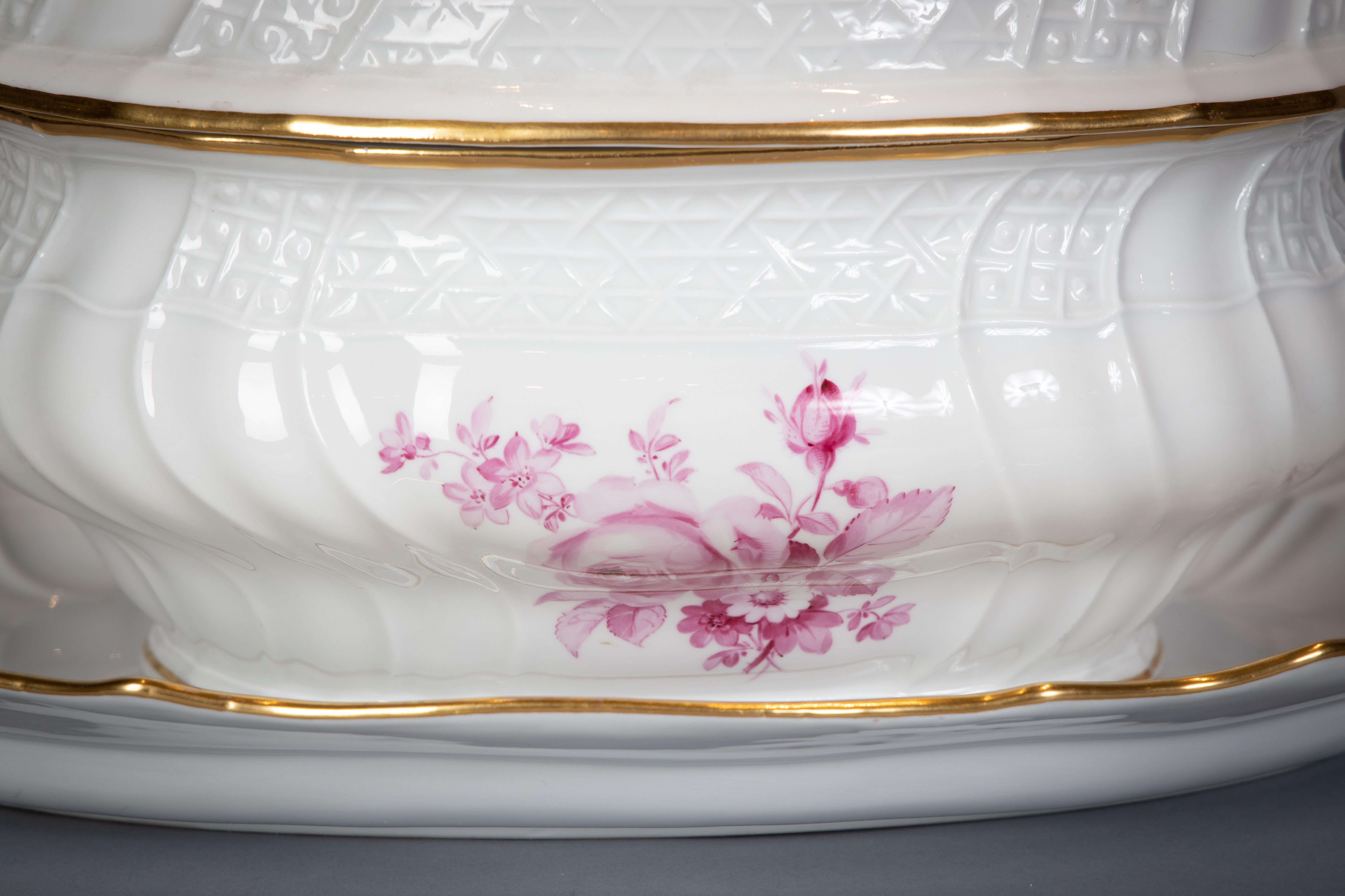 Late 19th Century Large German Porcelain Dinner Service, Meissen, circa 1875 For Sale