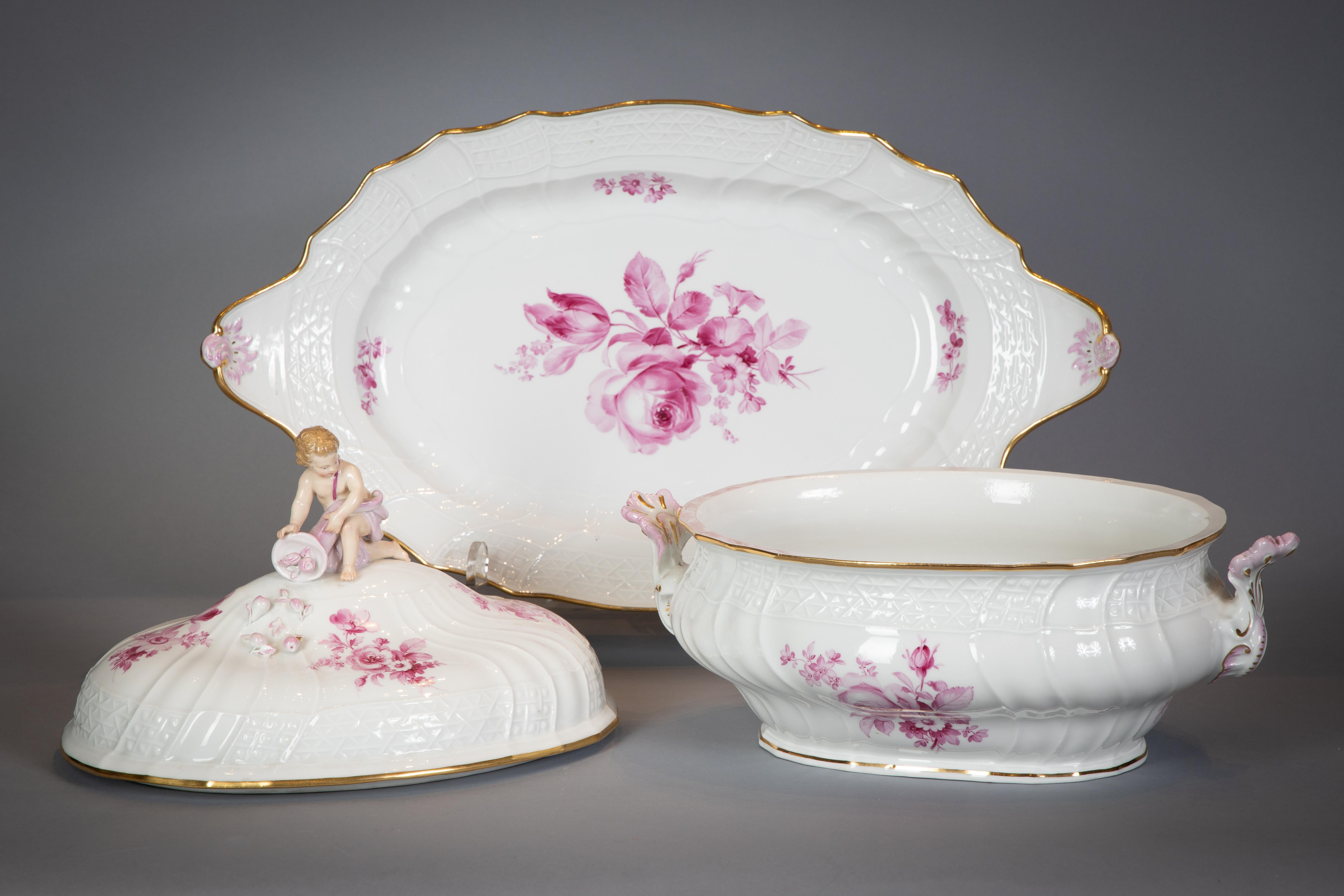 Large German Porcelain Dinner Service, Meissen, circa 1875 For Sale 1