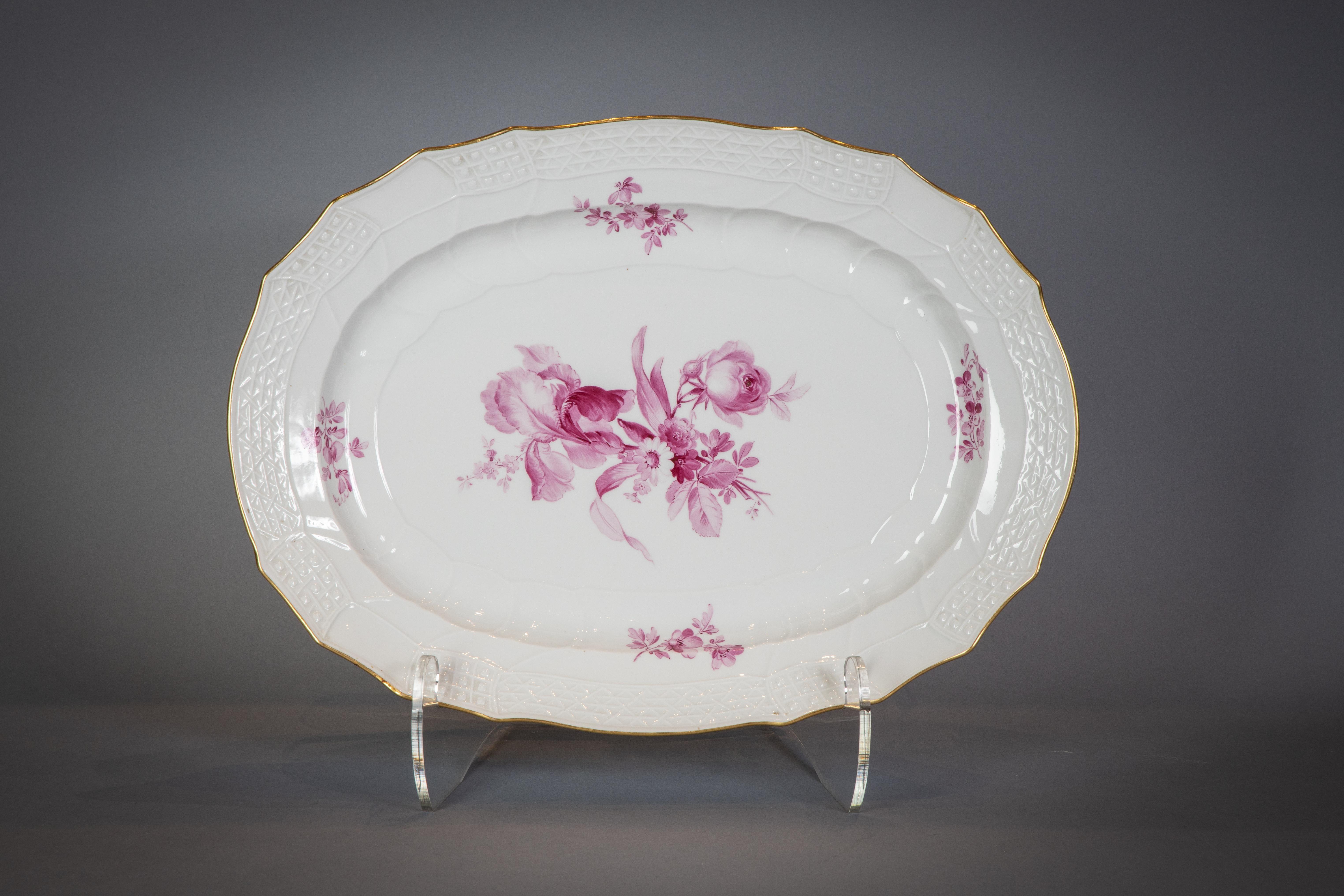 Fin du XIXe siècle Grand service de table en porcelaine allemande, Meissen, vers 1875 en vente