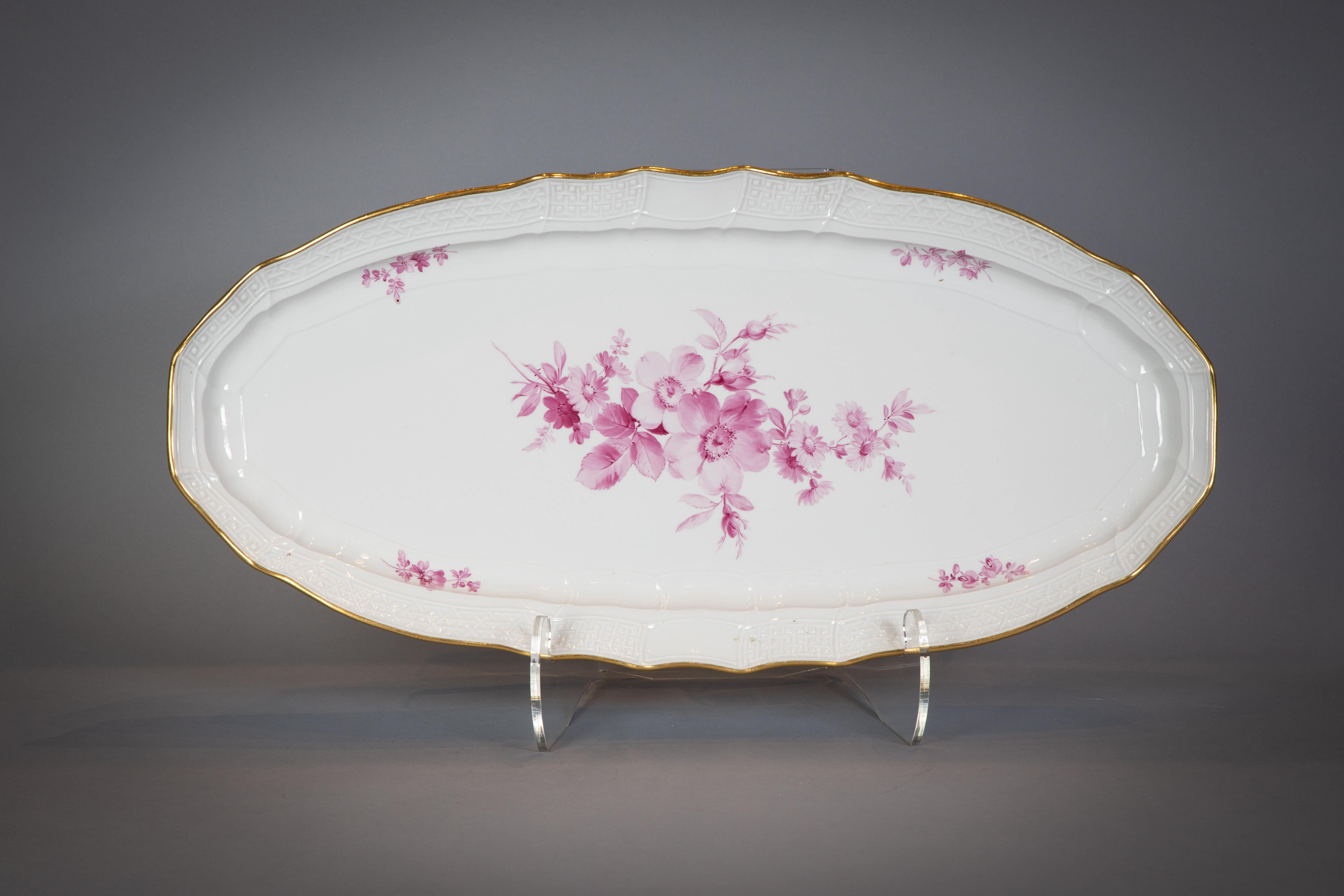 Large German Porcelain Dinner Service, Meissen, circa 1875 For Sale 3