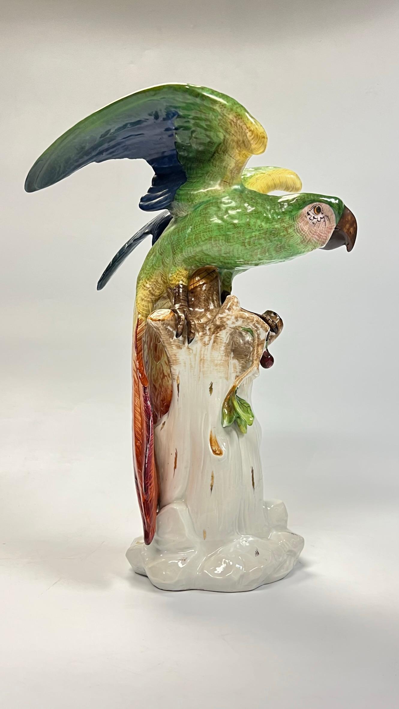 Große Papagei-Figur aus deutschem Porzellan (20. Jahrhundert)