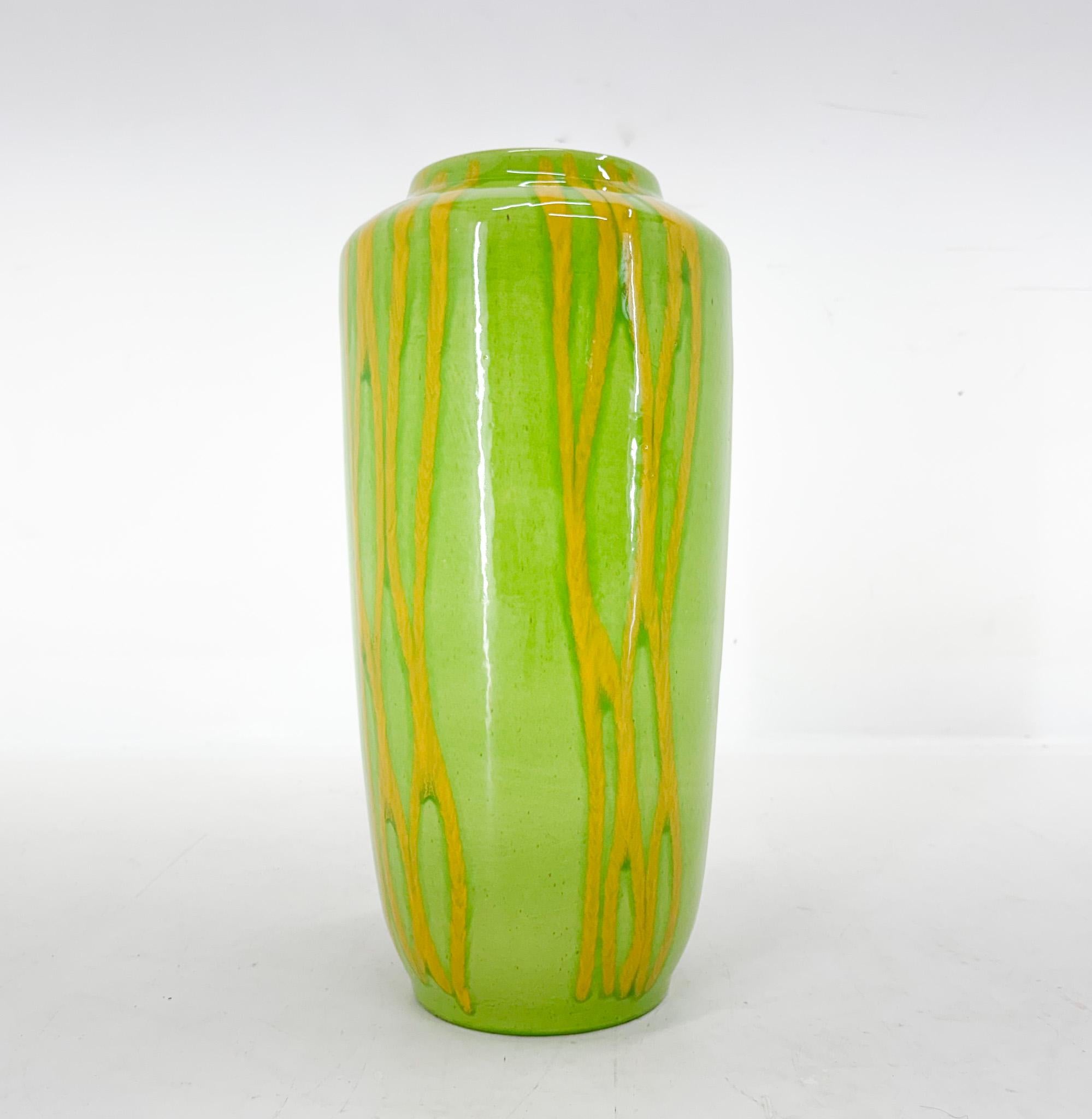 Magnifique vase de sol vintage allemand de Scheurich Keramik. Produit en Allemagne dans les années 1970.