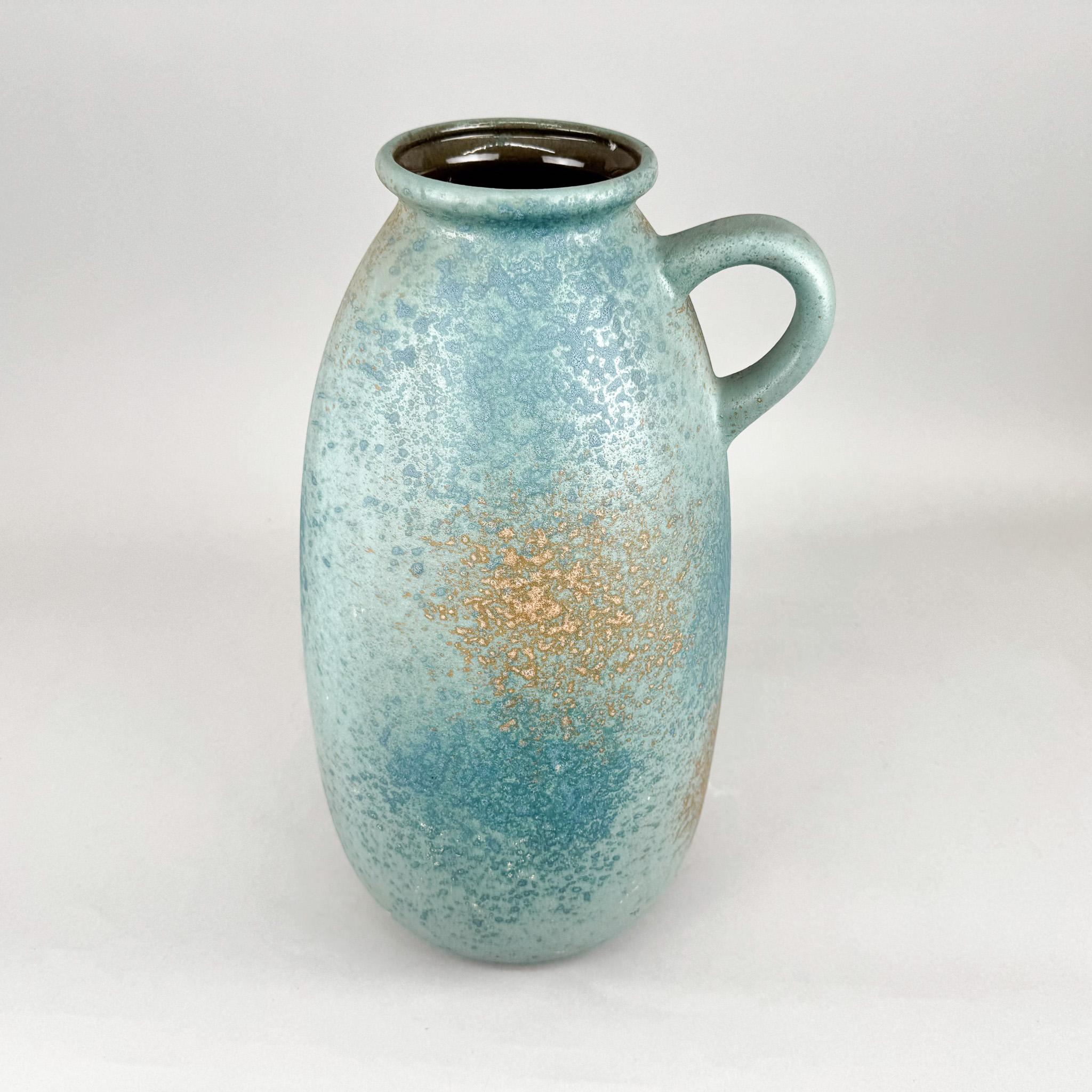 Splendido vaso da terra vintage di Scheurich Keramik con manico. Marcato con il numero 644-48. Condizioni vintage molto buone. 
