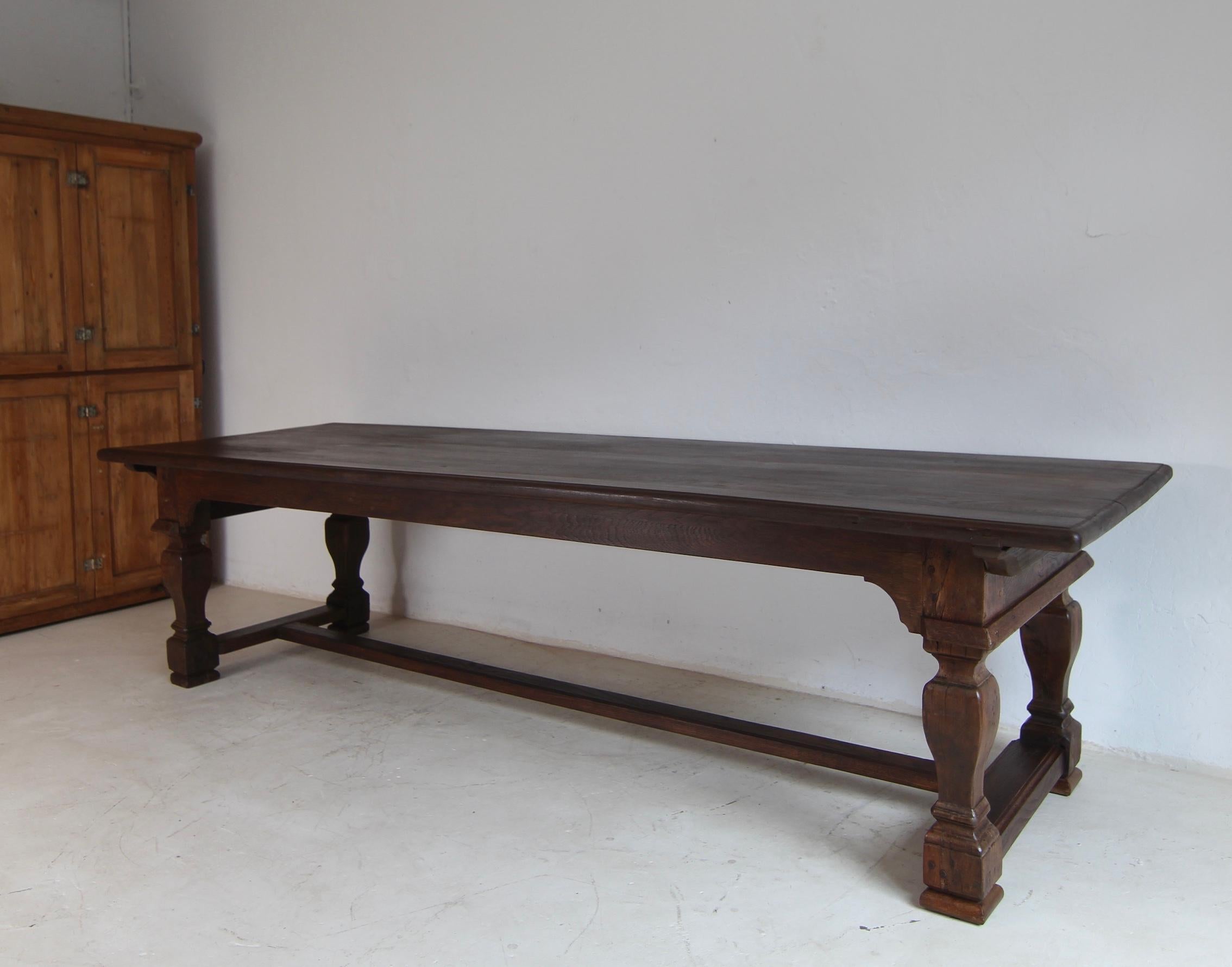 Large German Refectory Dining Table made of Oak In Good Condition For Sale In Dusseldorf, DE