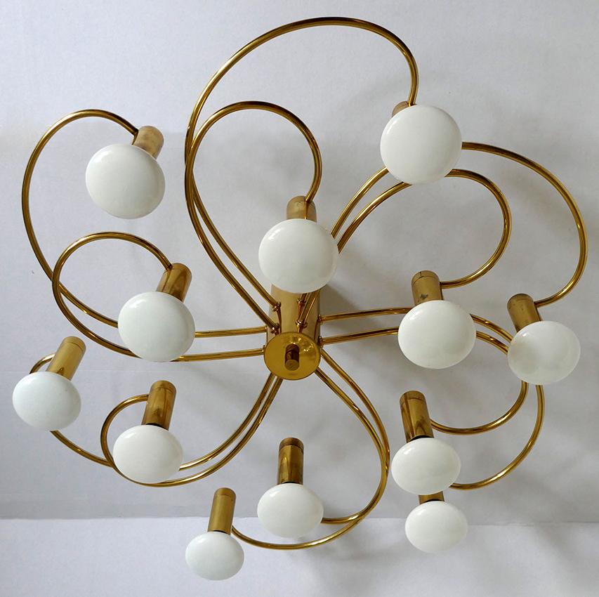 Beautiful sculptural Sciolari / Leola style chandelier by Cosack,
Germany, 1960s.
Lamp sockets: 12.