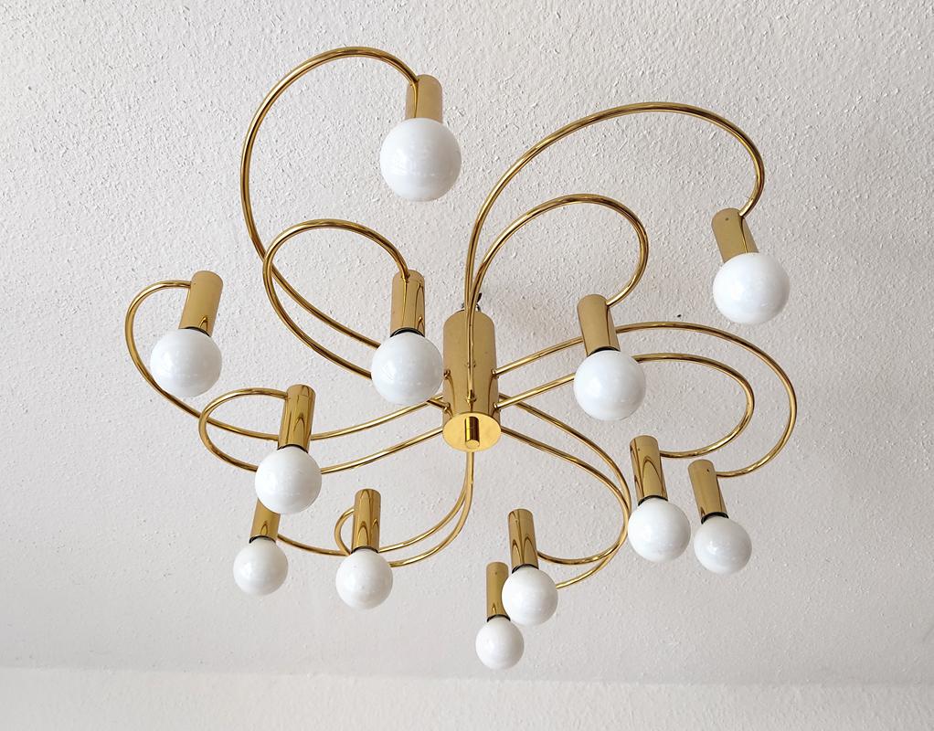 Beautiful sculptural Sciolari / Leola style chandelier by Cosack,
Germany, 1960s.
Lamp sockets: 12. 
Shipping without bulbs.