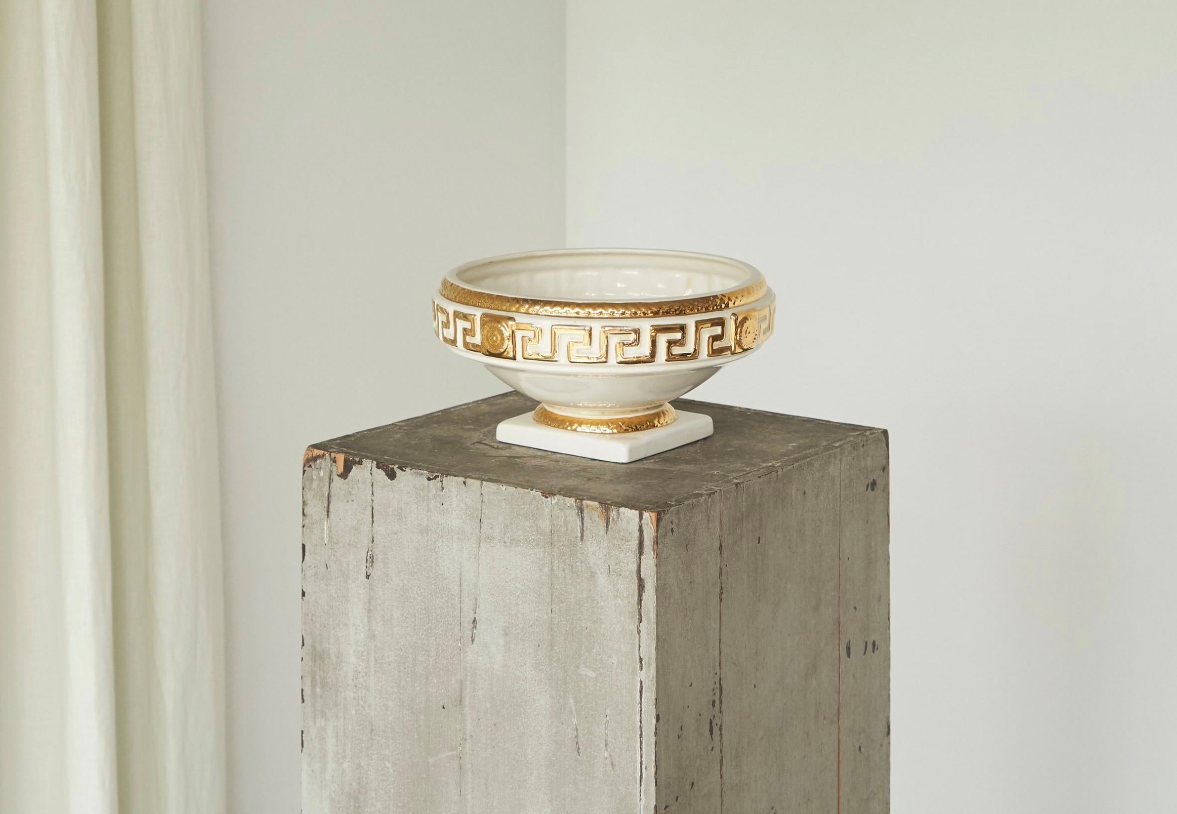 Centro de mesa grande de Studio Pottery italiano de mediados de siglo, estilo Gianni Versace, años 70 en Bueno estado para la venta en Meer, VAN