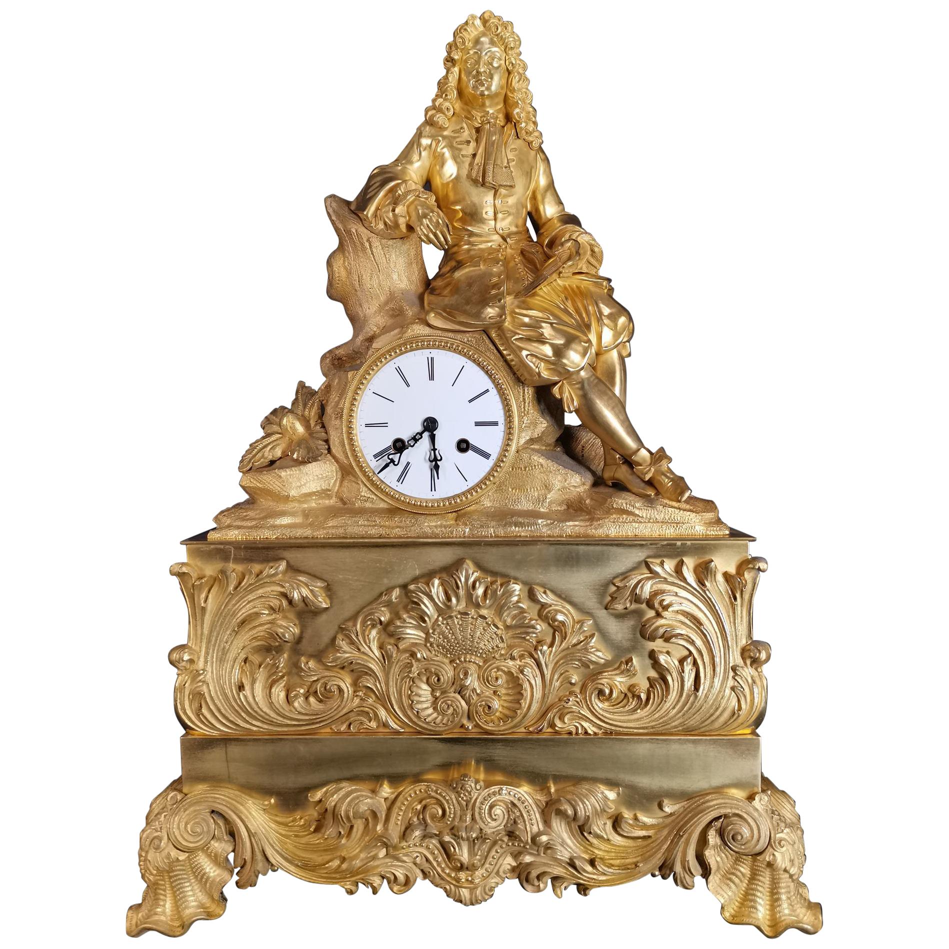 Grande horloge en bronze doré avec figure de Louis XIV, 18ème siècle en vente