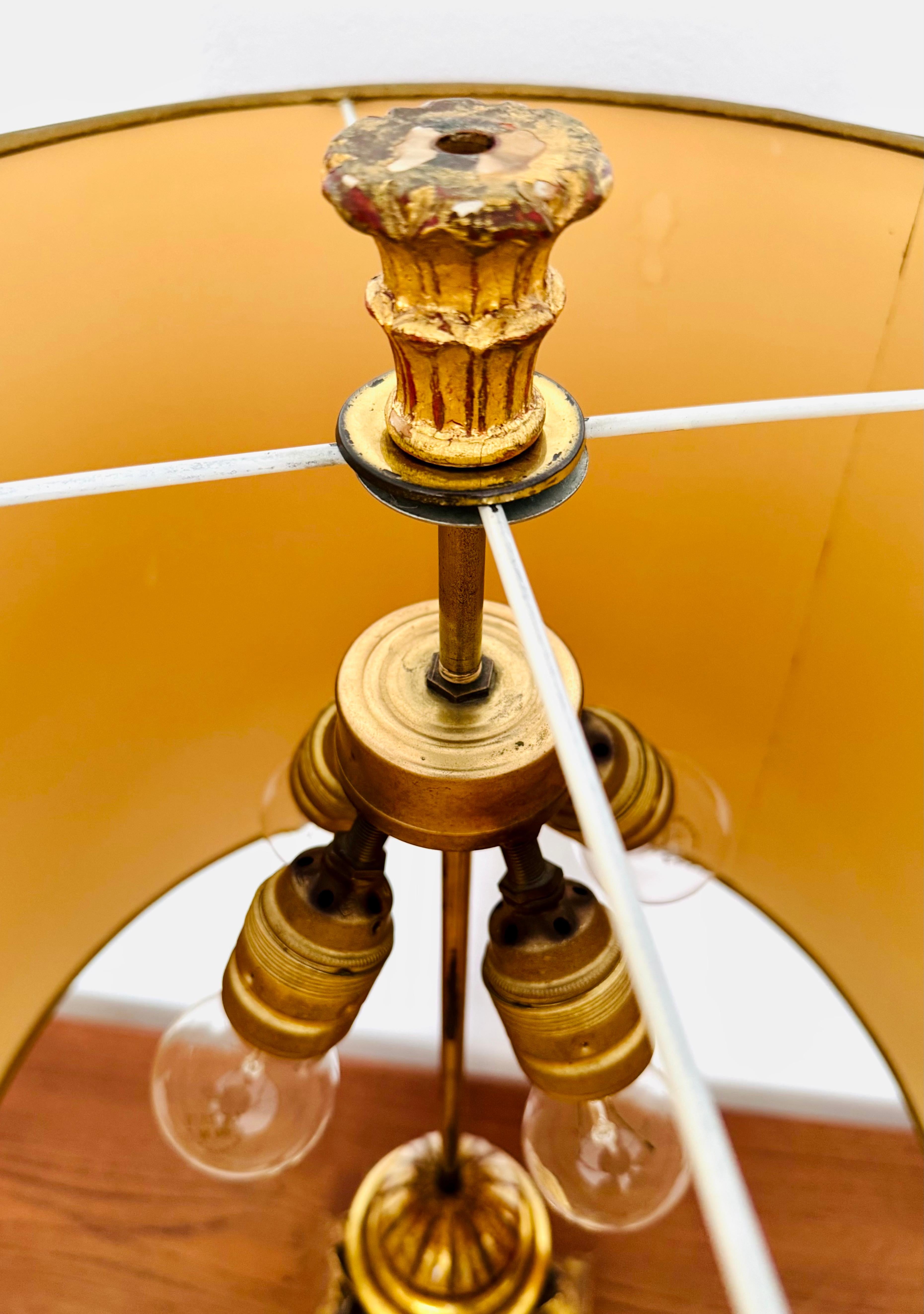 Large Gilded Italian Hollywood Regency Table Lamp For Sale 4