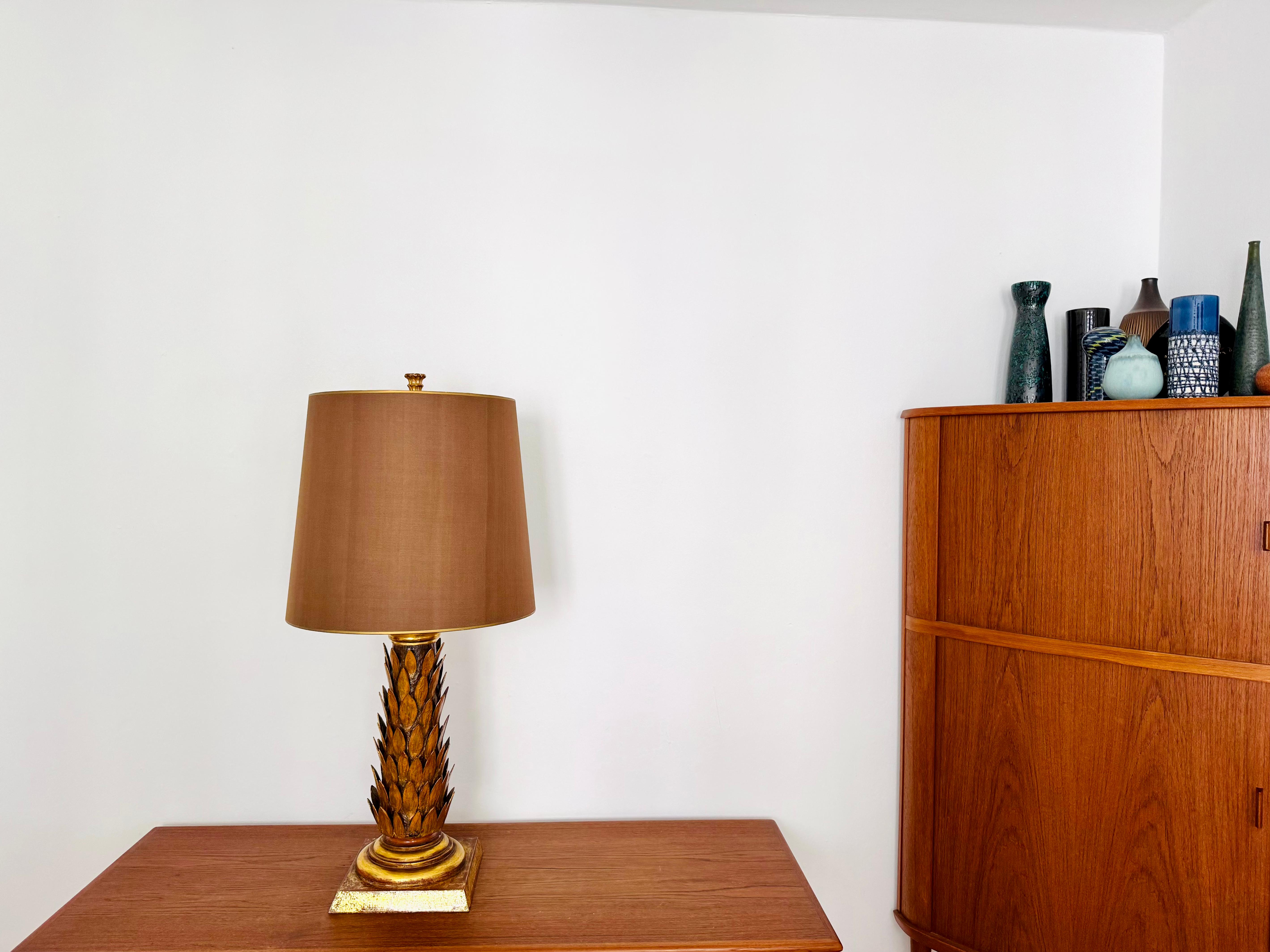 Large Gilded Italian Hollywood Regency Table Lamp In Good Condition For Sale In München, DE